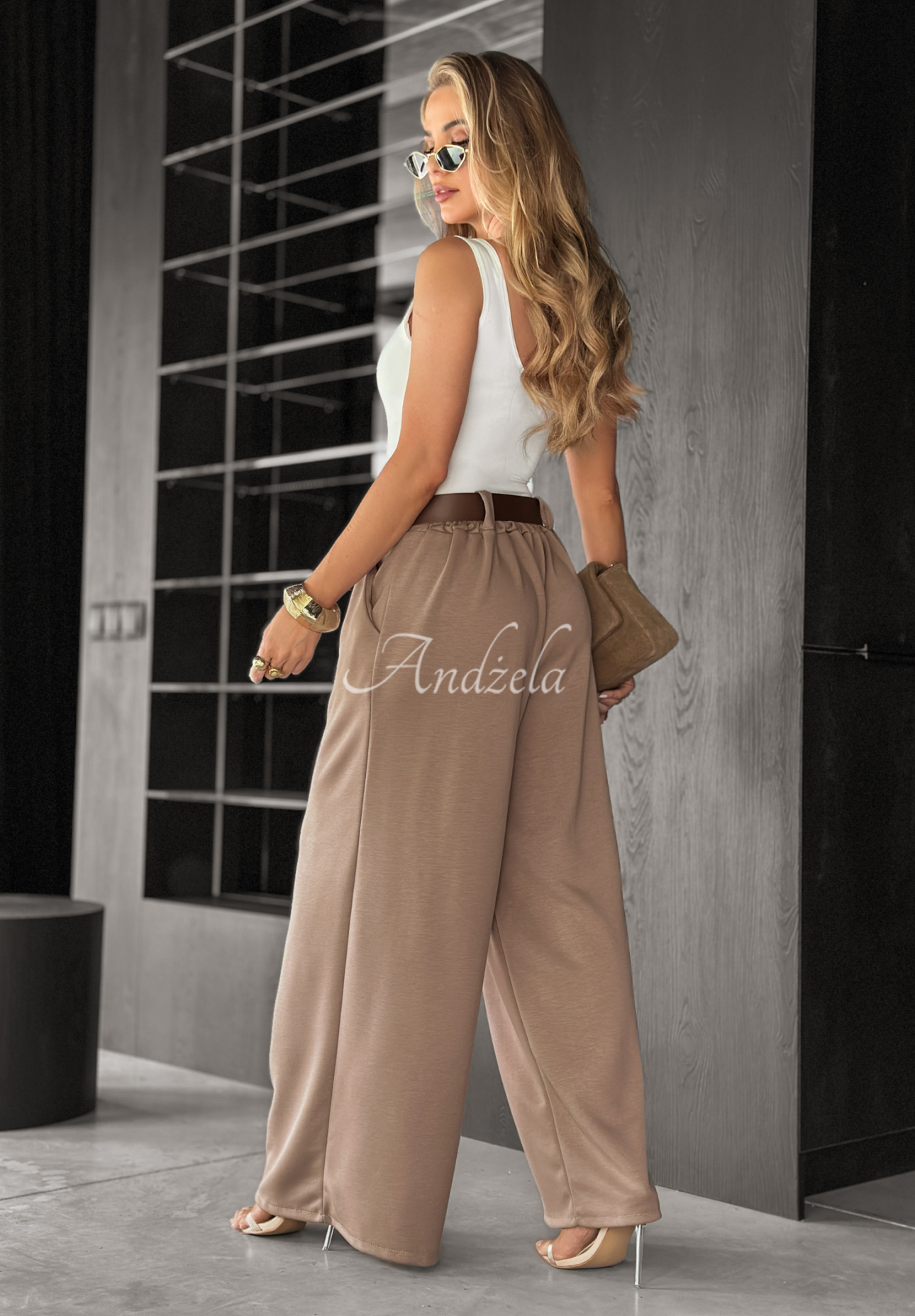 Stoffhose wide leg mit Gürtel Own Your Power Mokkafarben