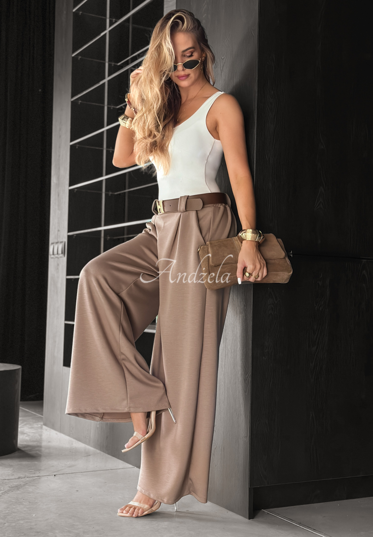 Stoffhose wide leg mit Gürtel Own Your Power Mokkafarben