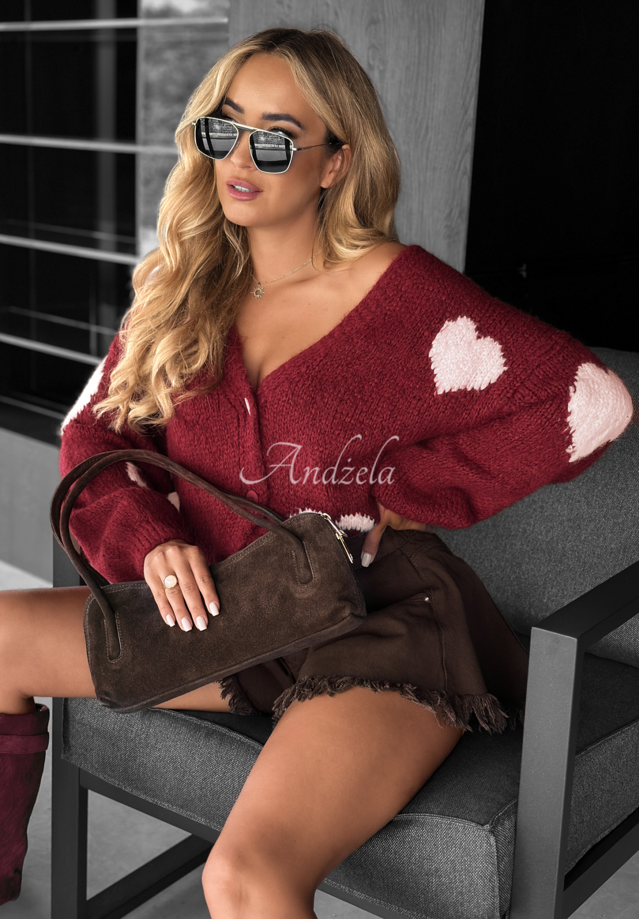 Kurzer Oversize-Cardigan mit Herzen Second Date Burgunderrot