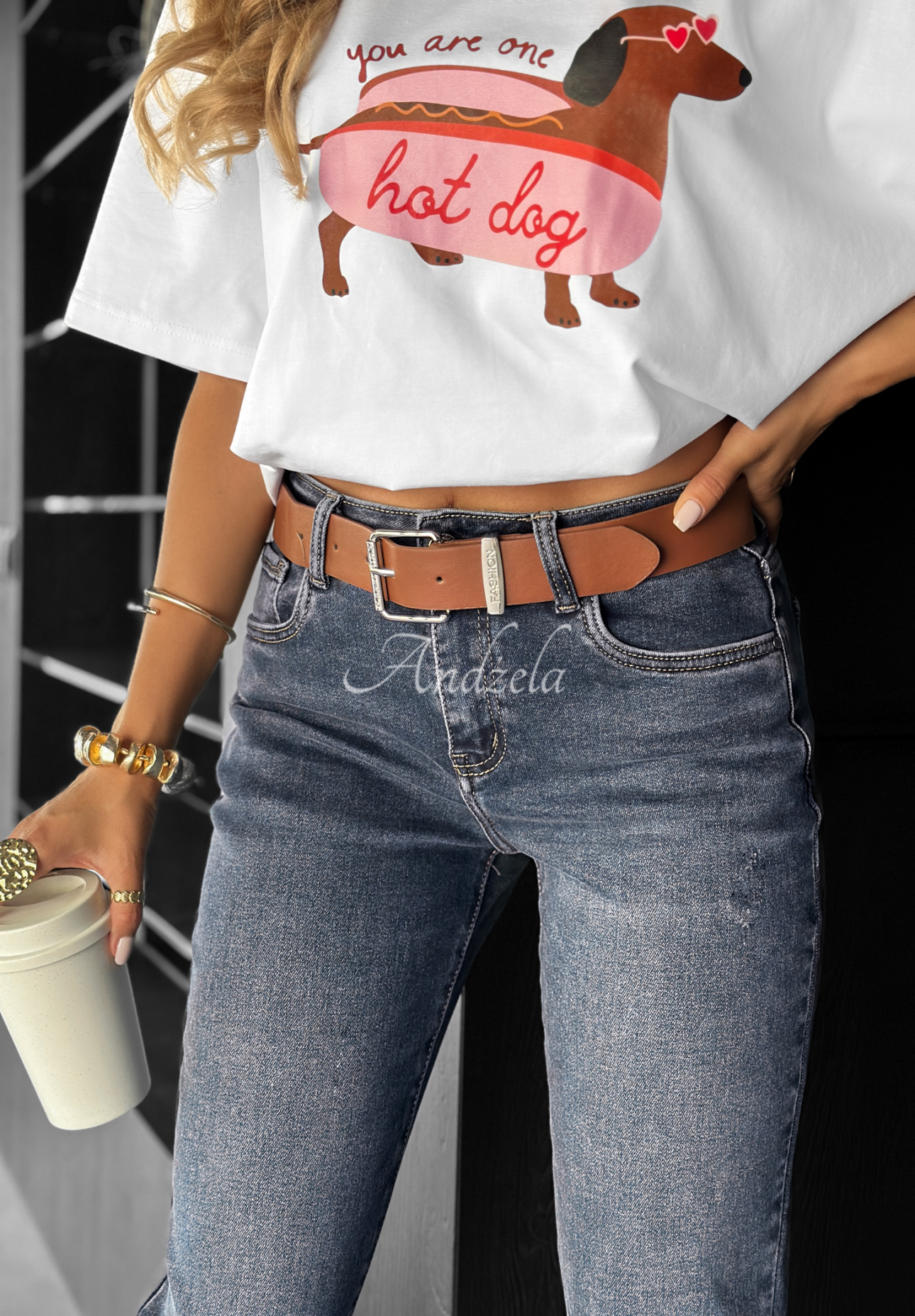 Mom-Fit-Jeans mit Gürtel Main Character dunkelblau