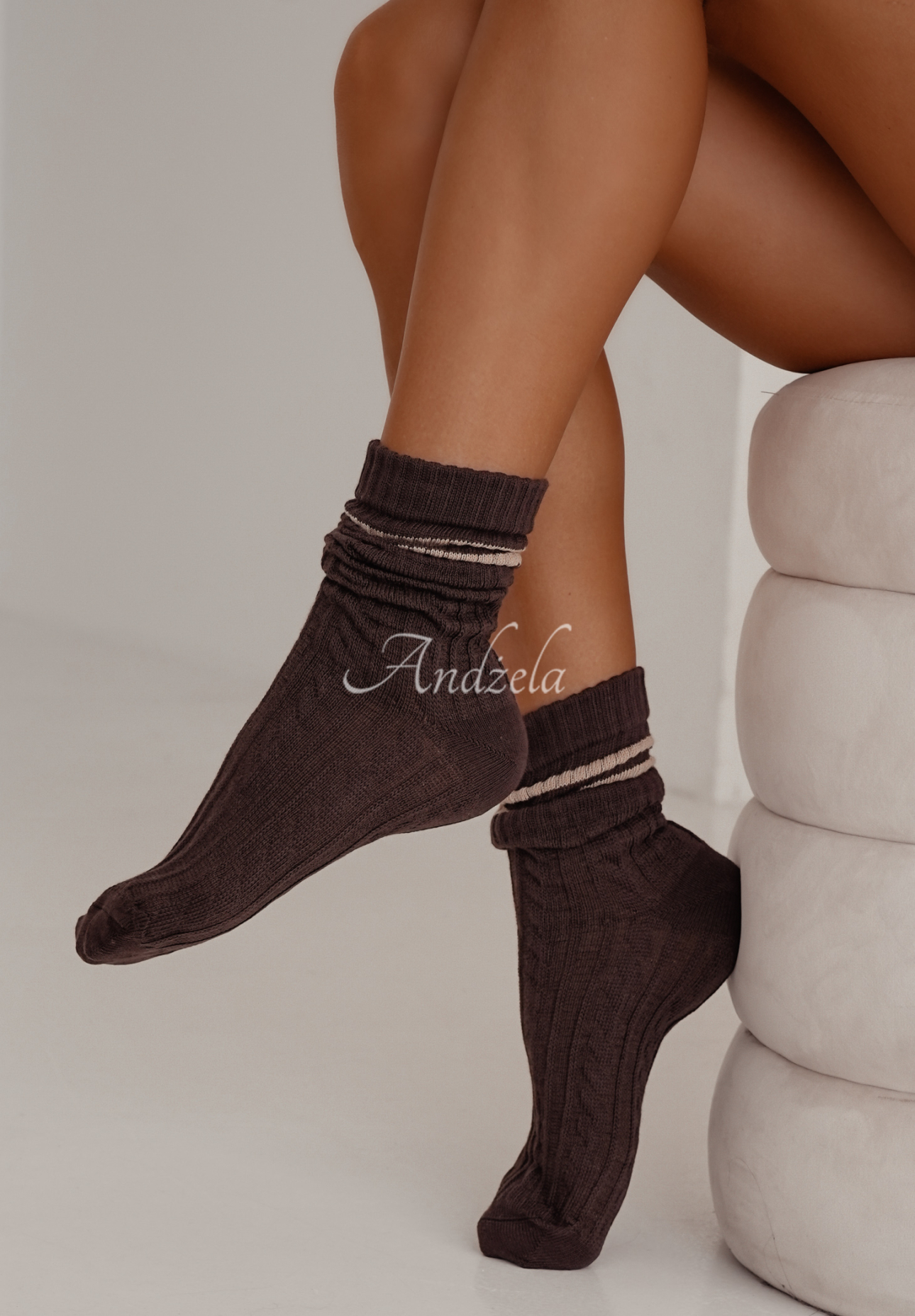 Dekorativ gewebte lange Socken Long Stripes Schokoladenbraun