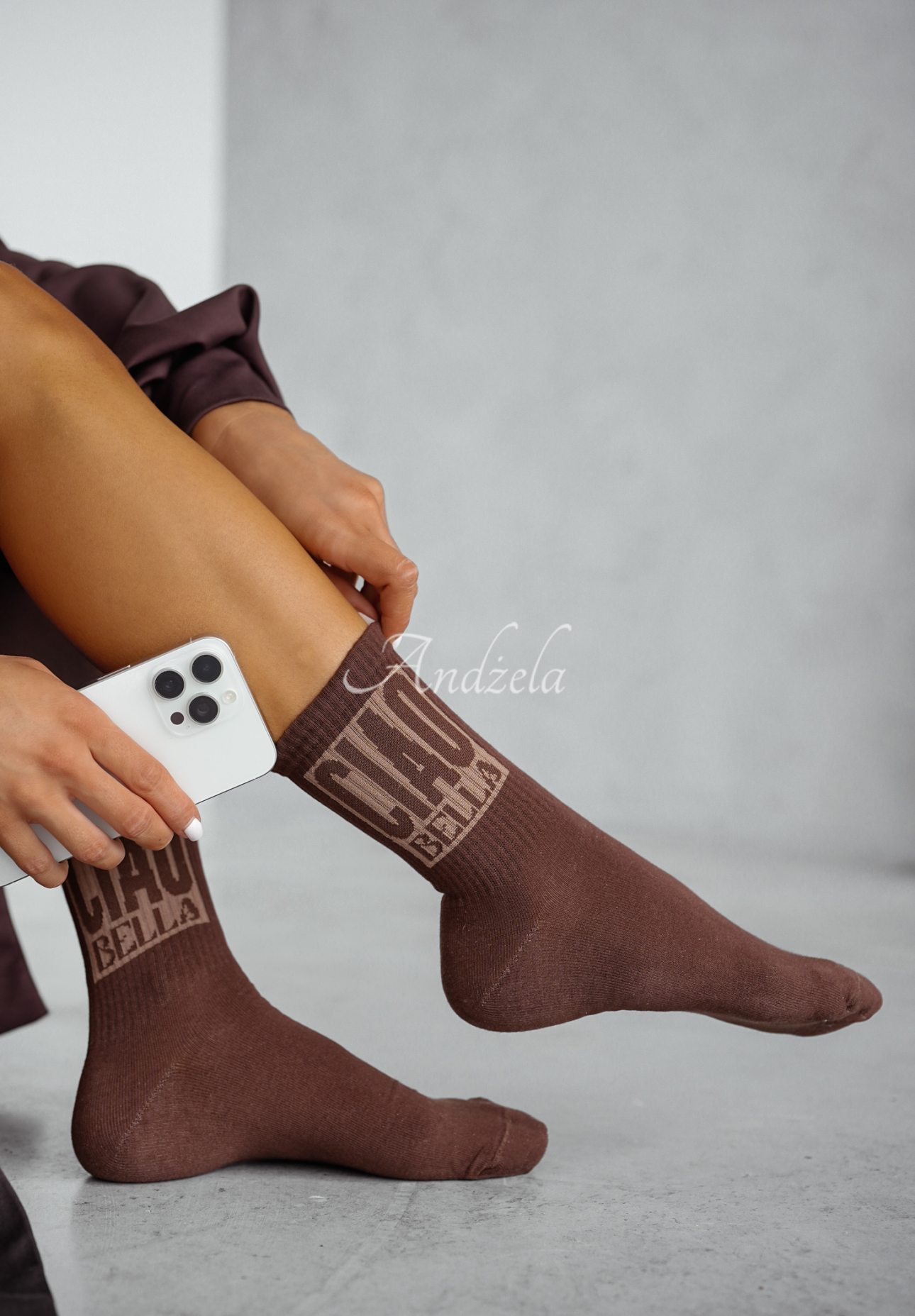 Lange Socken mit Schriftzügen Ciao Bella Schokoladenbraun