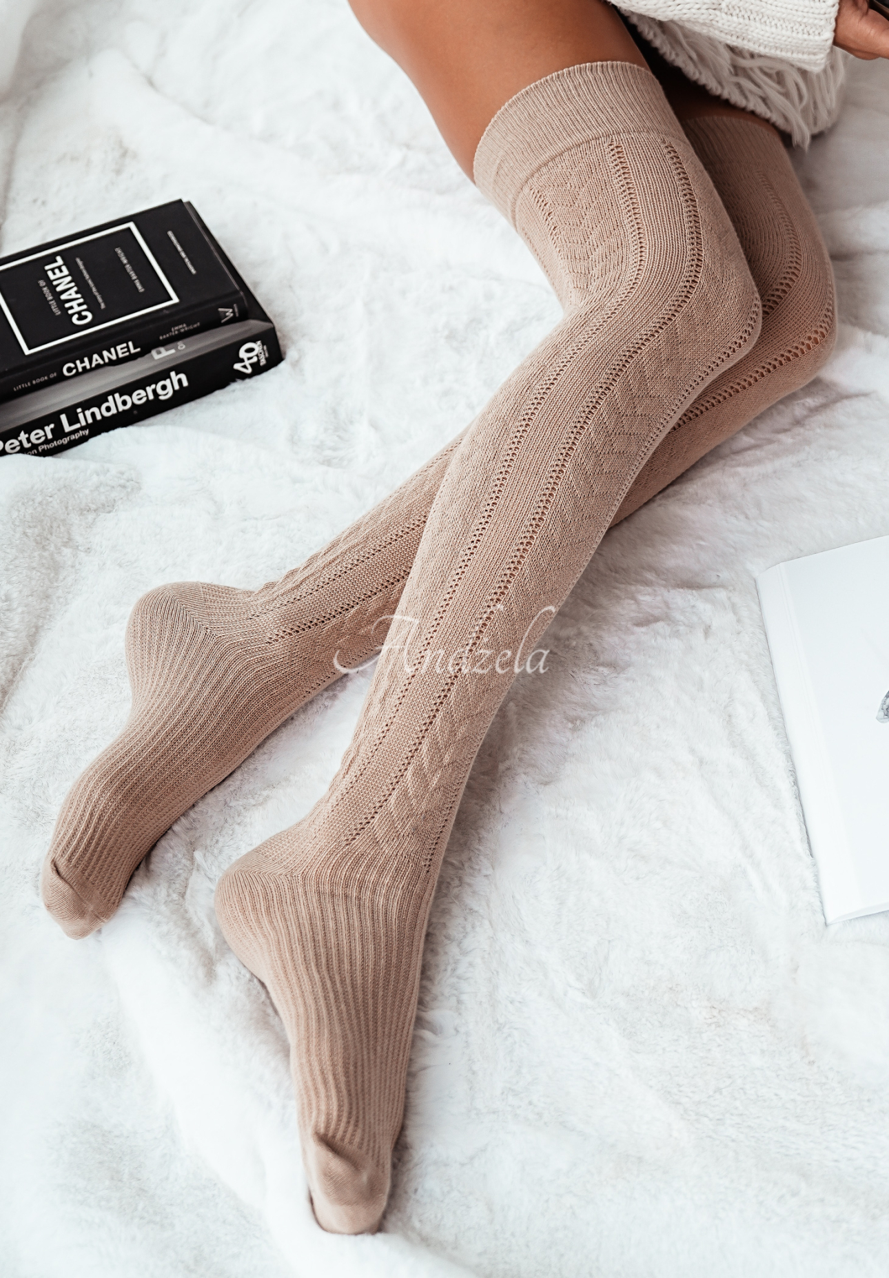 Überkniestrümpfe mit dekorativem Strickmuster Alpine Holiday Beige
