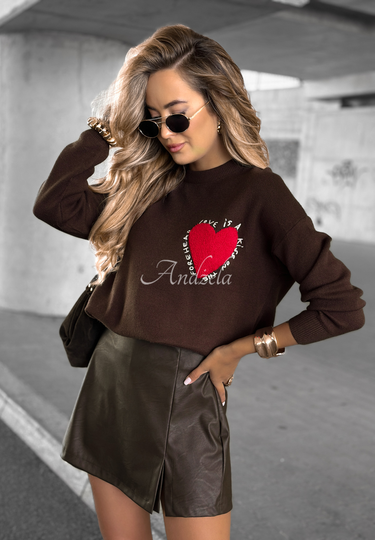 Pullover mit Herz Love Is A Kiss Schokoladenbraun