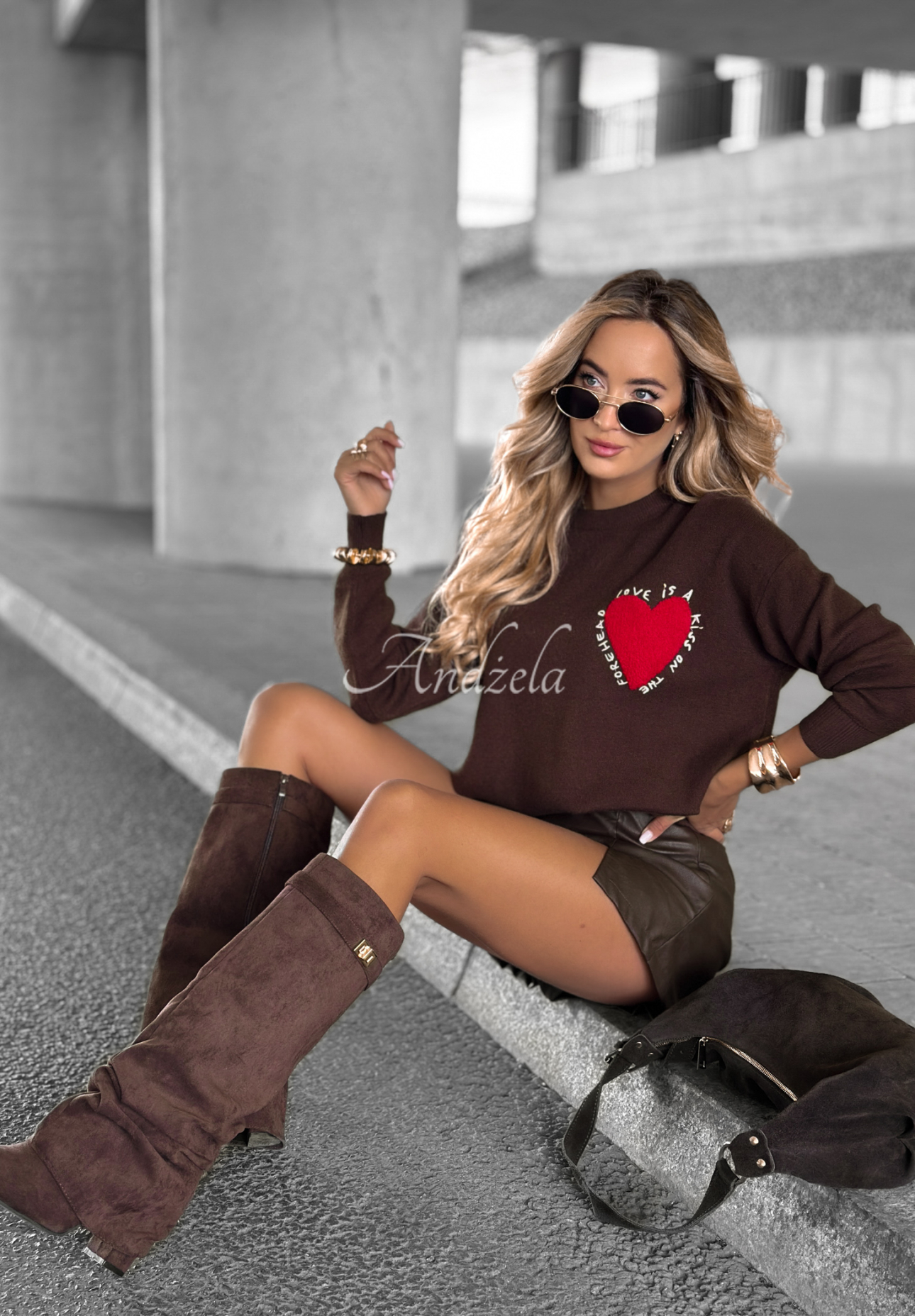 Pullover mit Herz Love Is A Kiss Schokoladenbraun