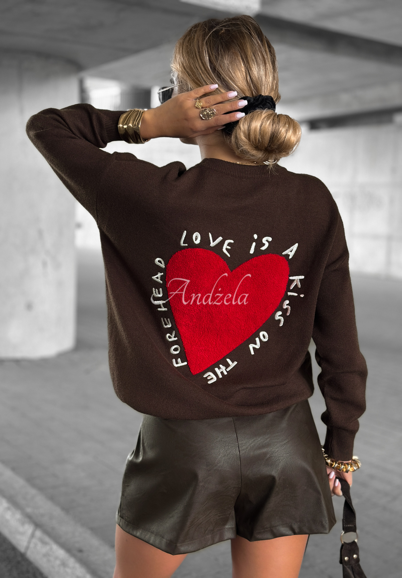 Pullover mit Herz Love Is A Kiss Schokoladenbraun