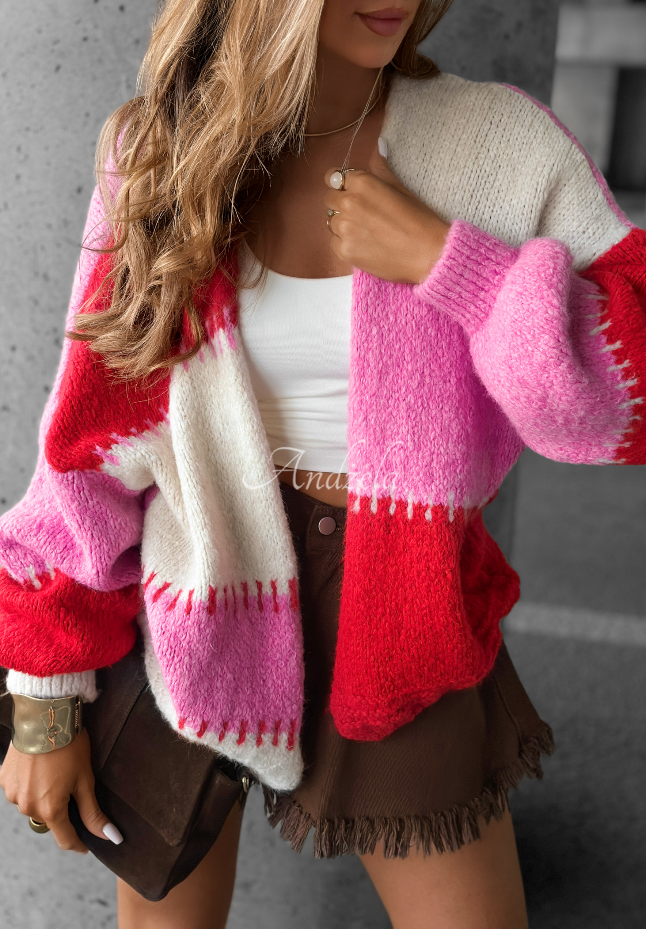 Kurze Strickjacke Cold Coffee rosa-rot