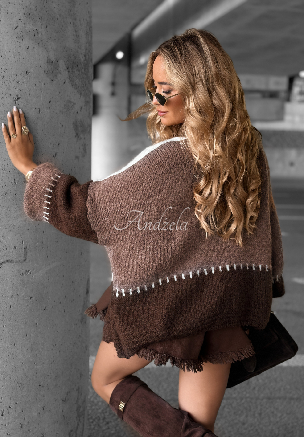 Kurze Strickjacke Cold Coffee schokoladenbraun-weiß