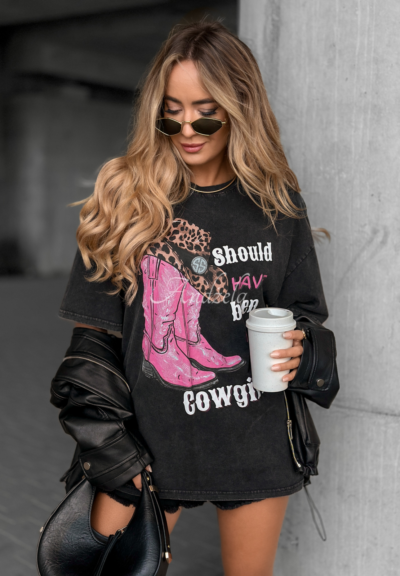 T-Shirt mit Aufdruck A Cowgirl Dunkelgrau