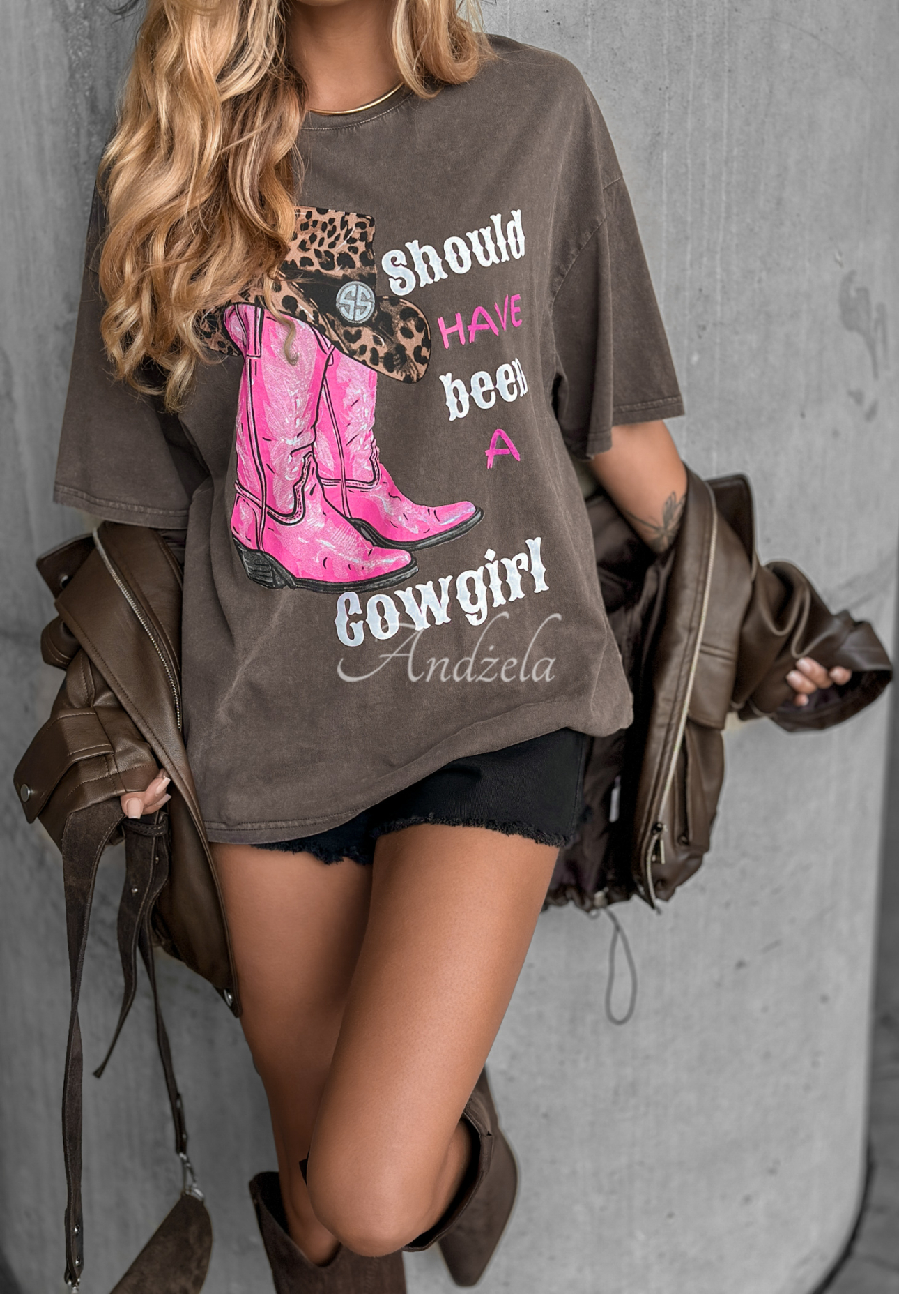 T-Shirt mit Aufdruck A Cowgirl Mokkafarben