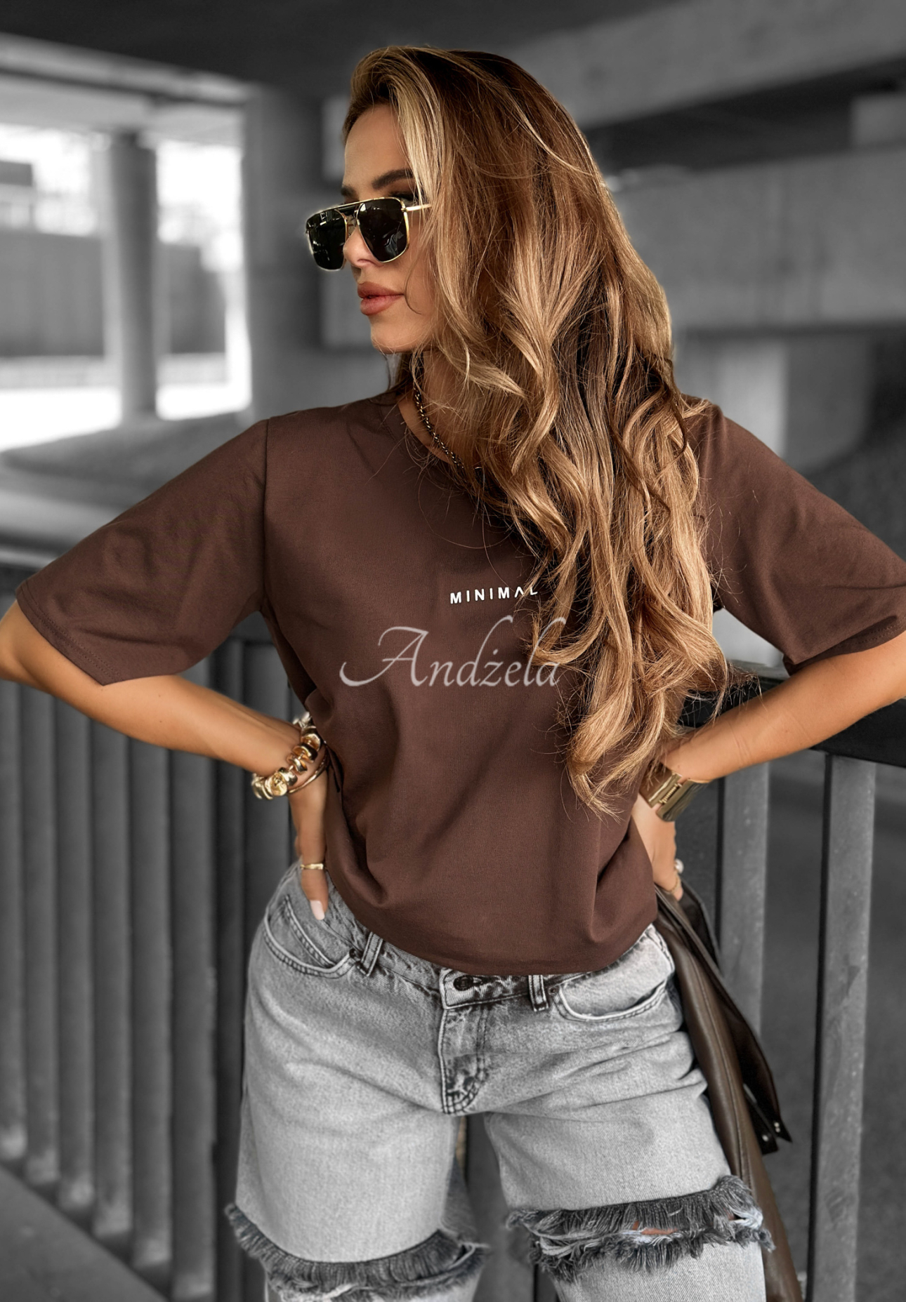 T-Shirt mit Aufschrift Minimal Schokoladenbraun