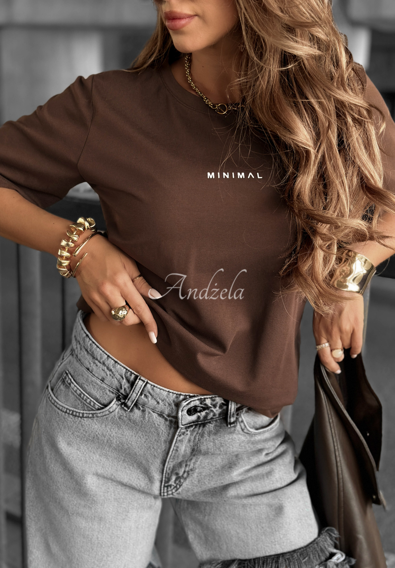 T-Shirt mit Aufschrift Minimal Schokoladenbraun