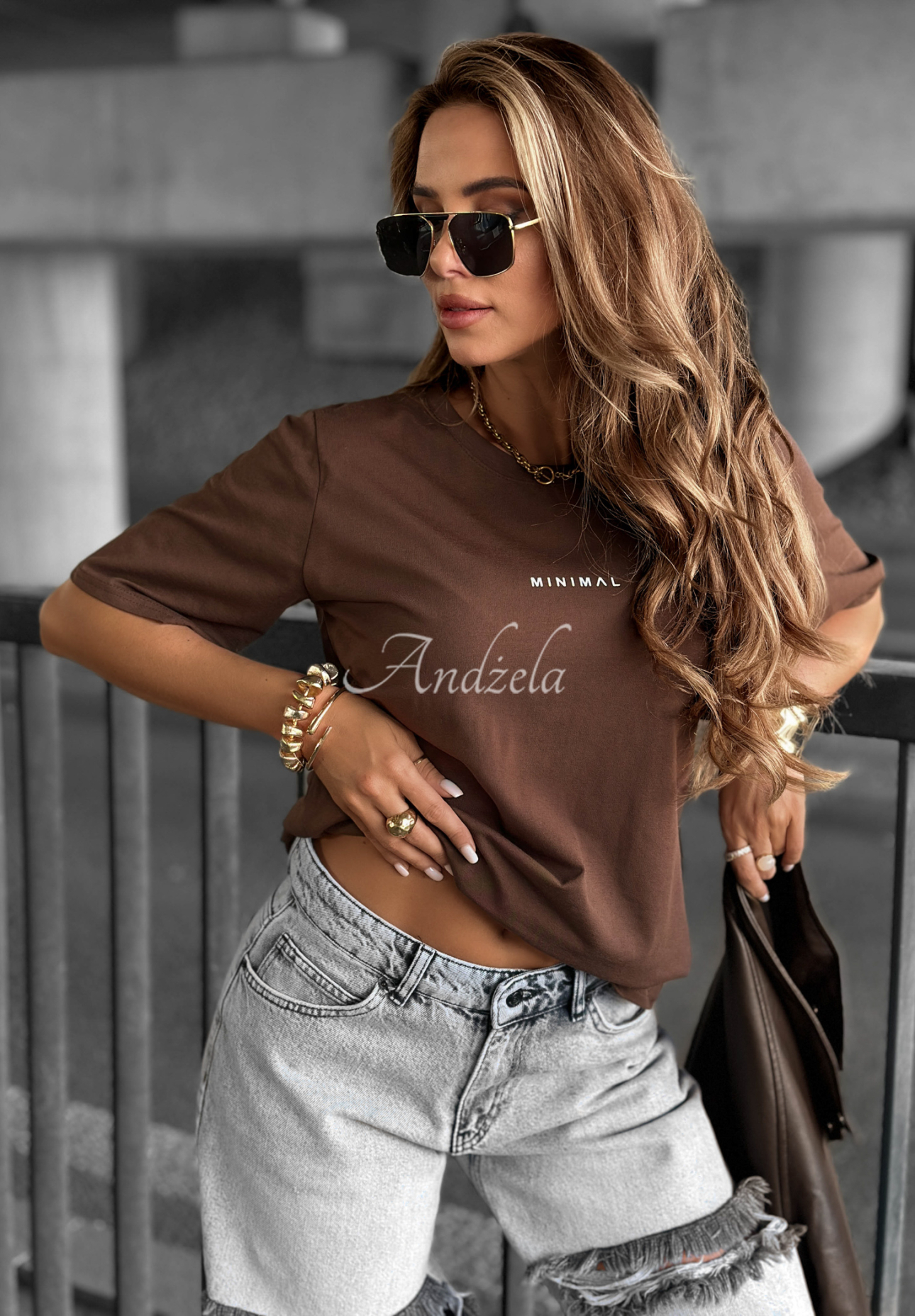 T-Shirt mit Aufschrift Minimal Schokoladenbraun