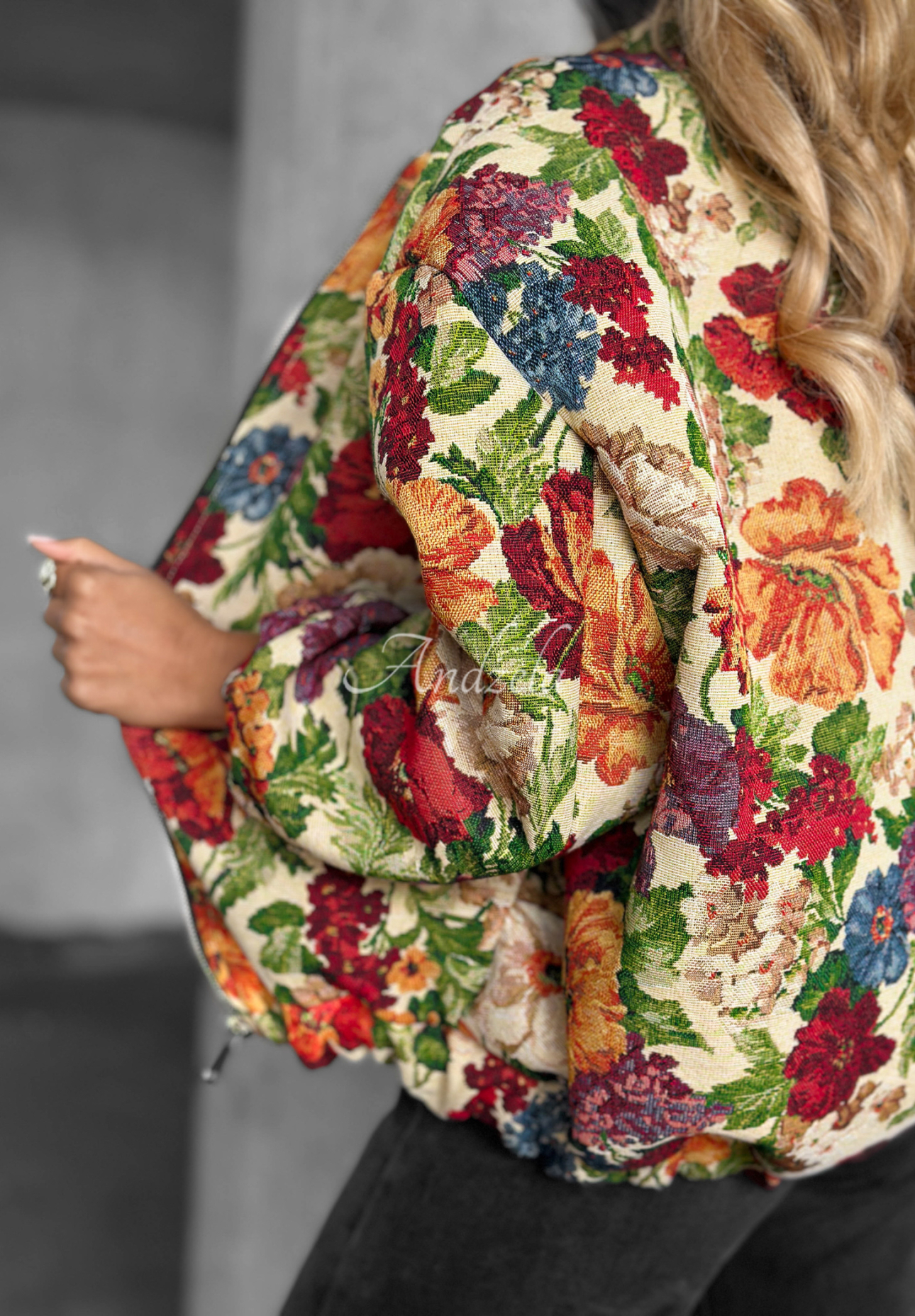 Kurze Bomberjacke mit Blumenmuster Fragrant Flowers beige-orange