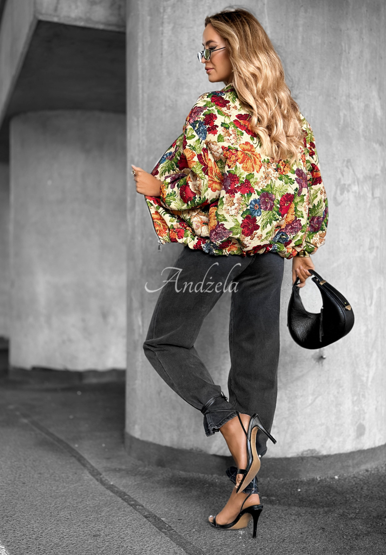 Kurze Bomberjacke mit Blumenmuster Fragrant Flowers beige-orange