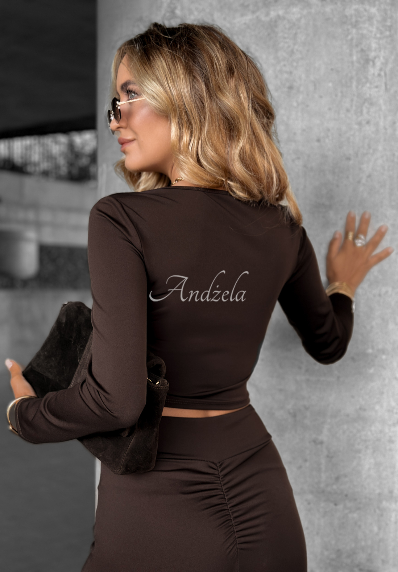 Short longsleeve blouse with neckline Go Ahead chocolate