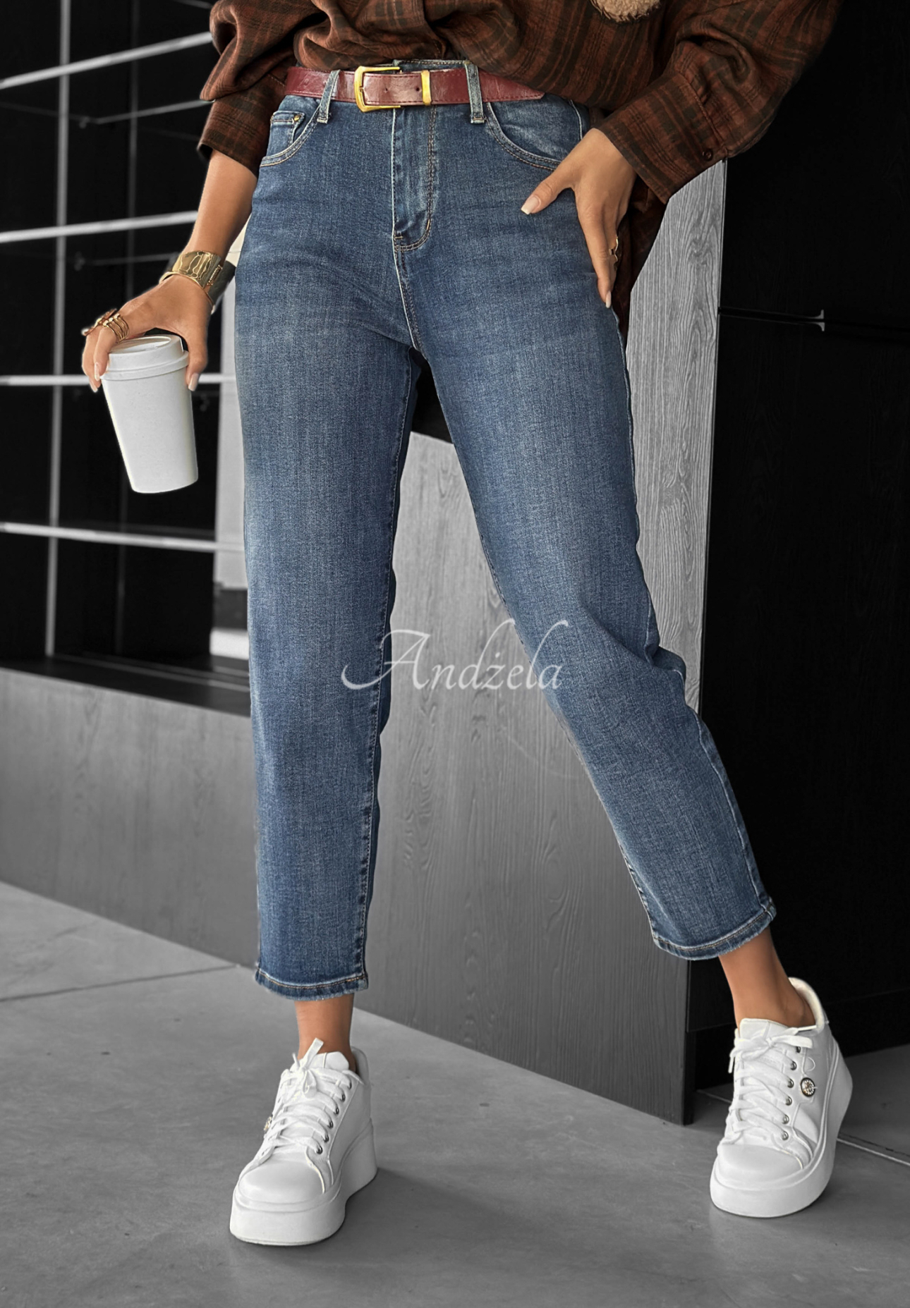 Mom-Fit-Jeans mit Gürtel Feel Alive Blau