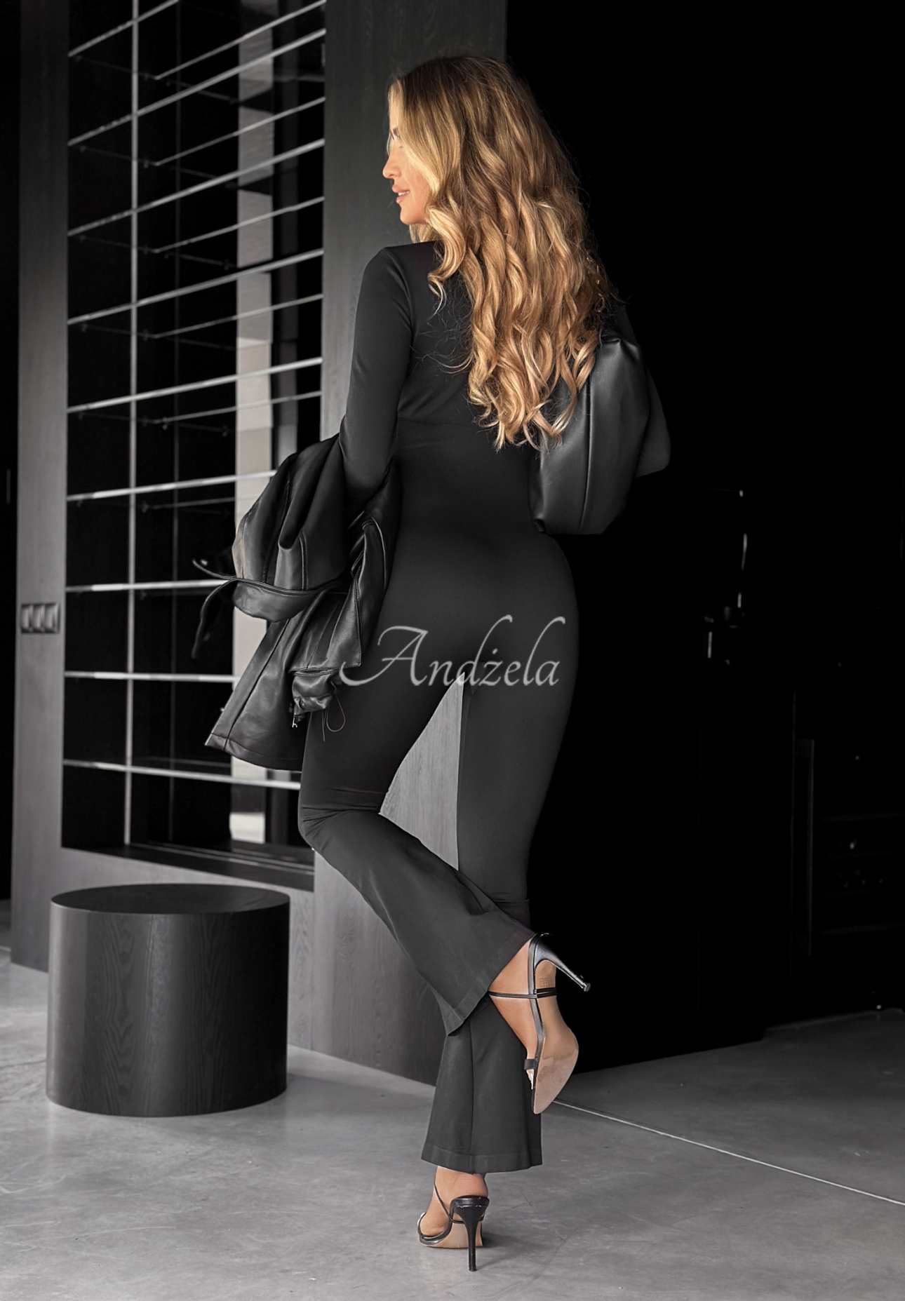 Langer, taillierter Jumpsuit mit Ausschnitt Best Fitting Schwarz