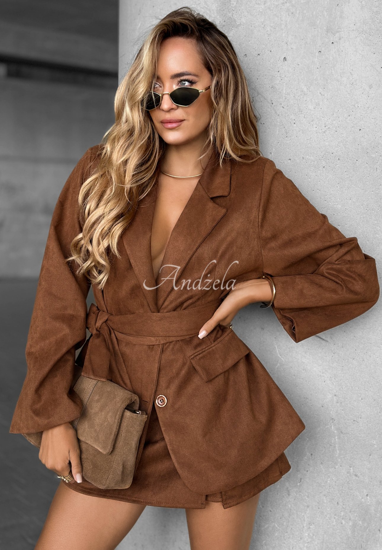 Set aus Wildlederblazer und Hosenrock Private Story Camel