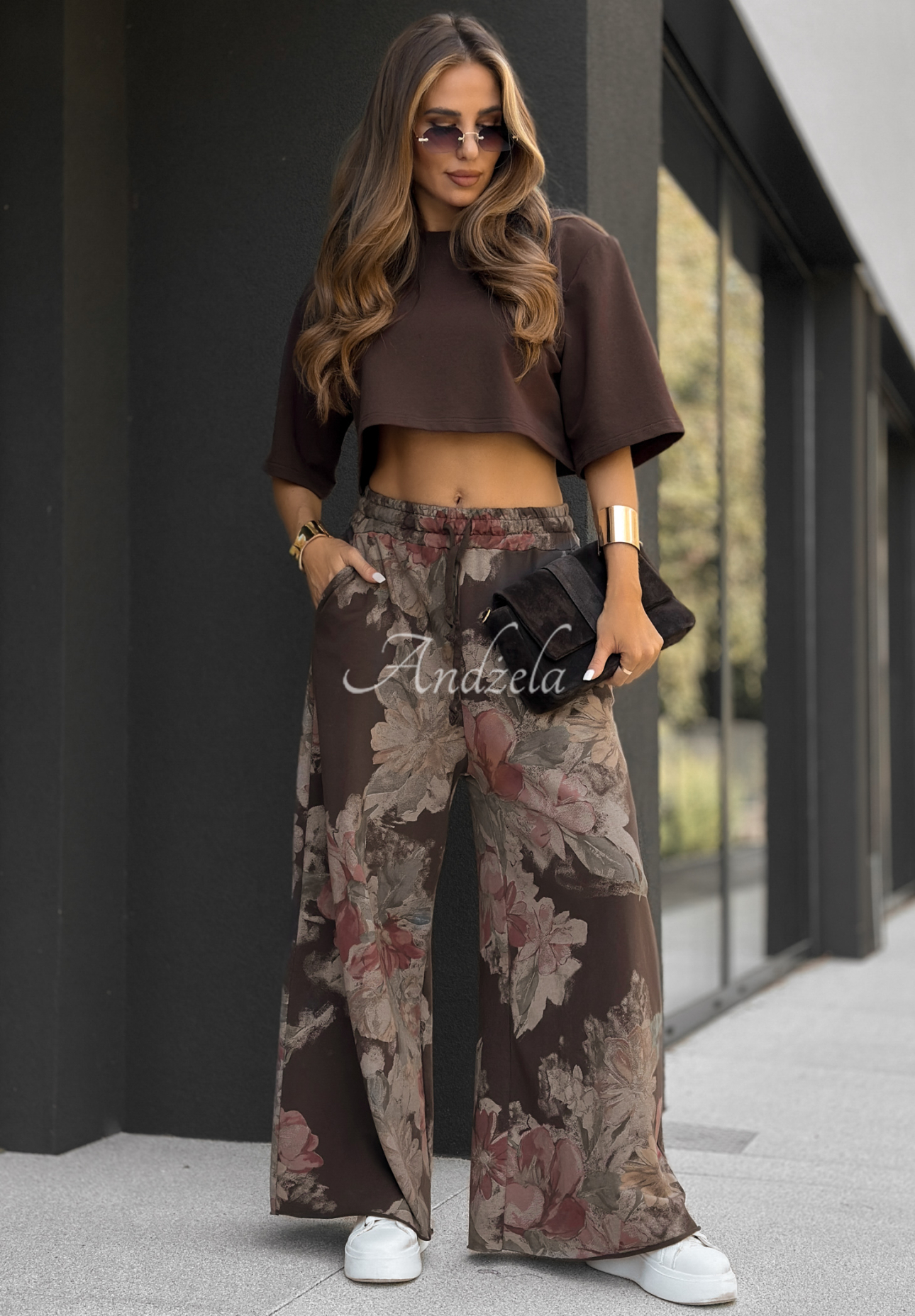 Wide Leg Stoffhose mit Blumen Trust The Moment Schokoladenbraun