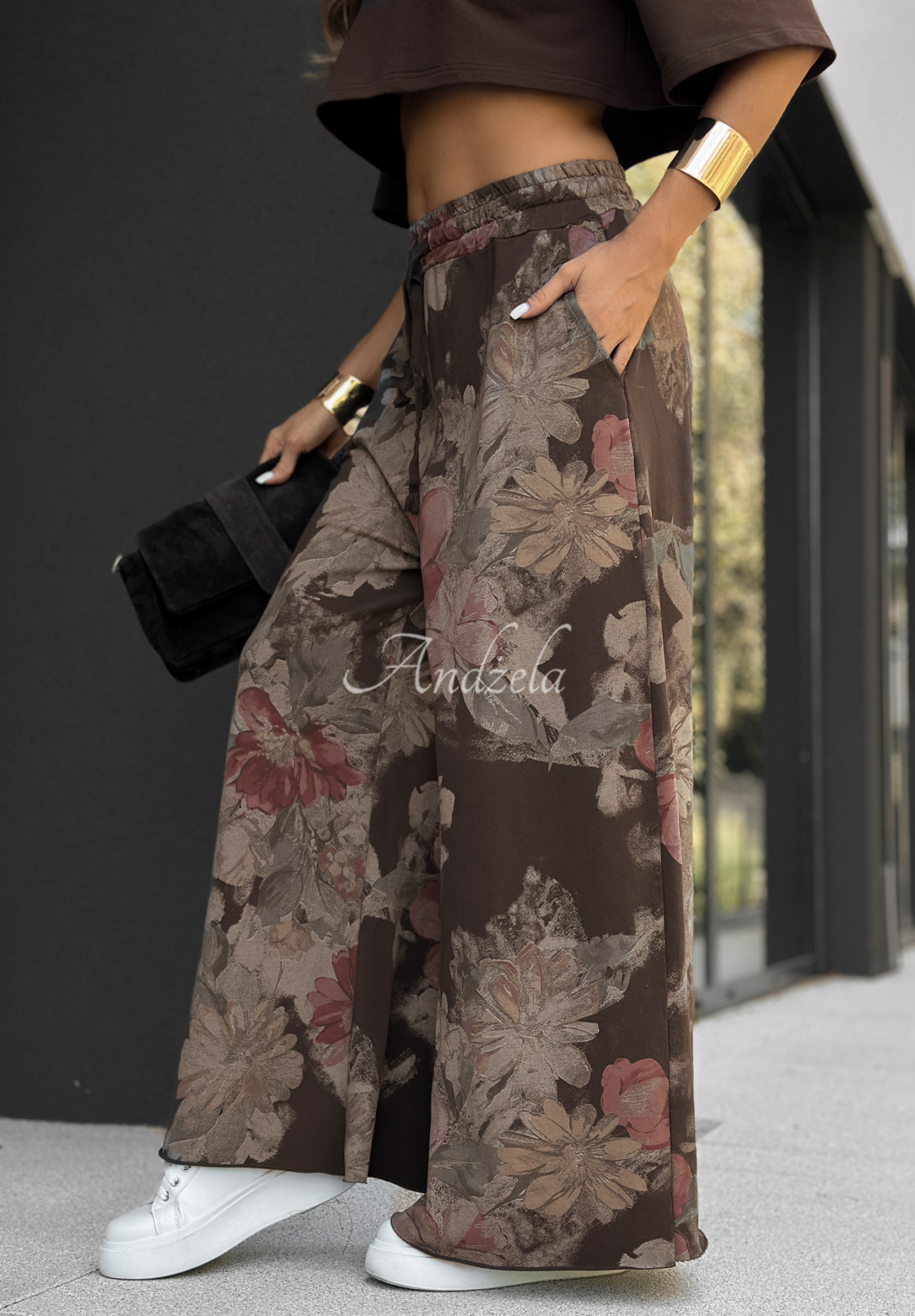 Wide Leg Stoffhose mit Blumen Trust The Moment Schokoladenbraun