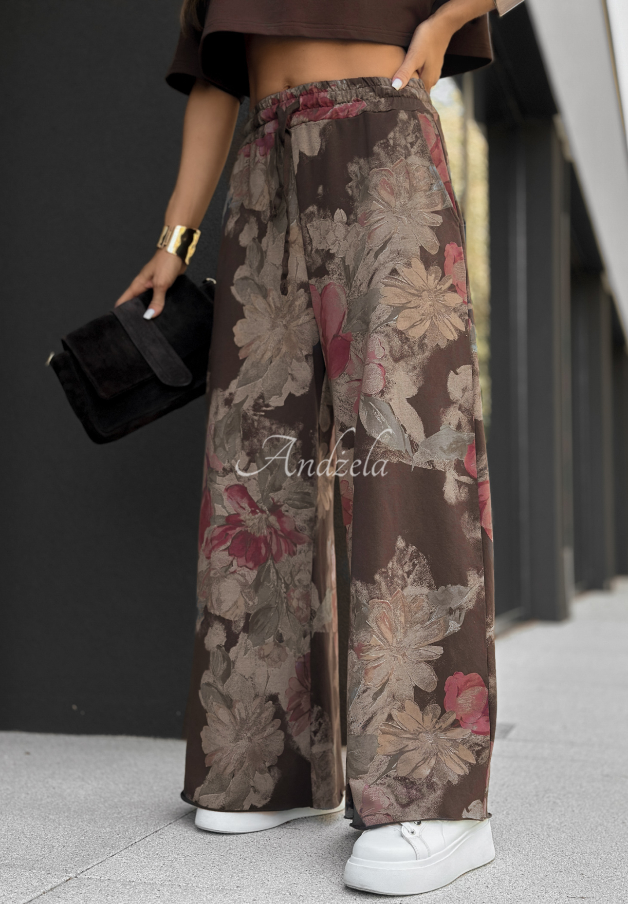 Wide Leg Stoffhose mit Blumen Trust The Moment Schokoladenbraun
