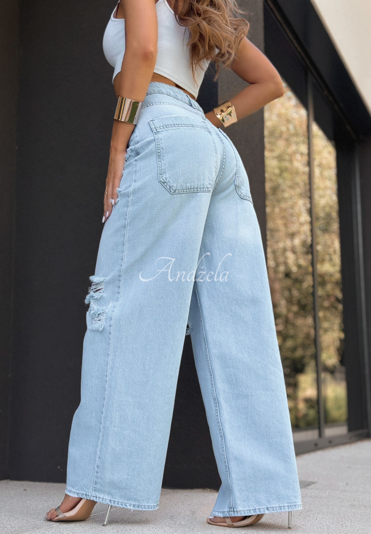 Jeans mit weitem Bein und Abschürfungen Everything Changed Hellblau