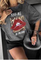 T-Shirt z nadrukiem Kiss Me Or I'm Gone Grau