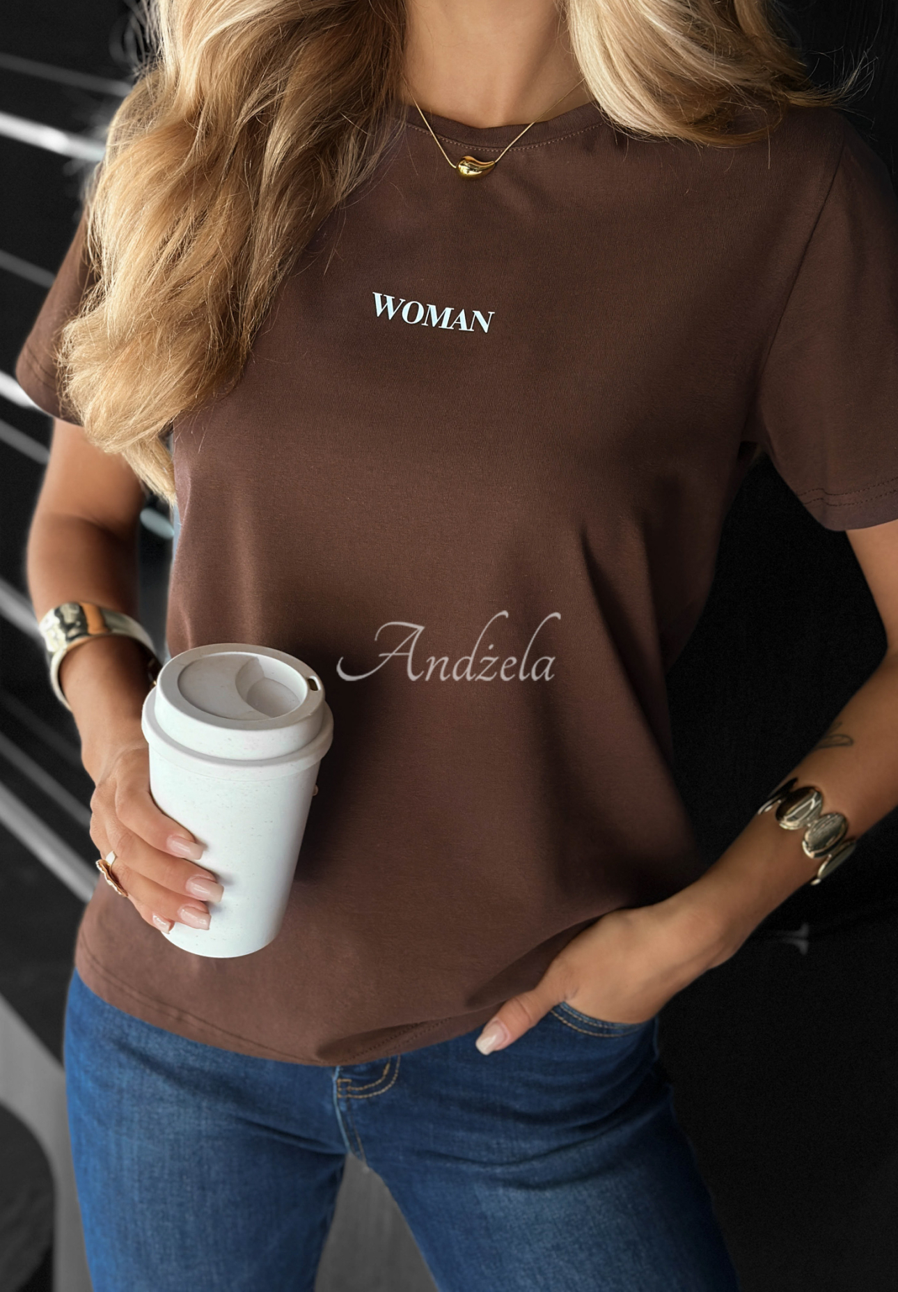 T-Shirt mit Aufdruck Woman Schokoladenbraun