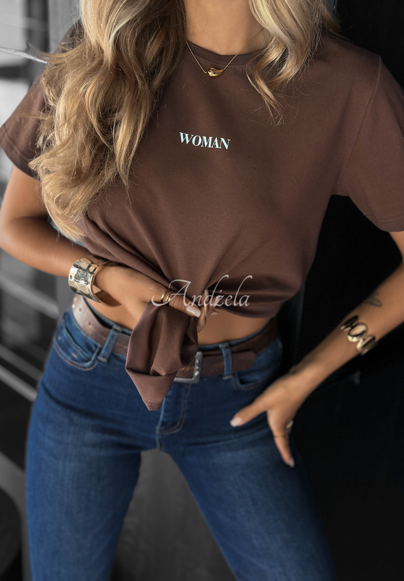 T-Shirt mit Aufdruck Woman Schokoladenbraun