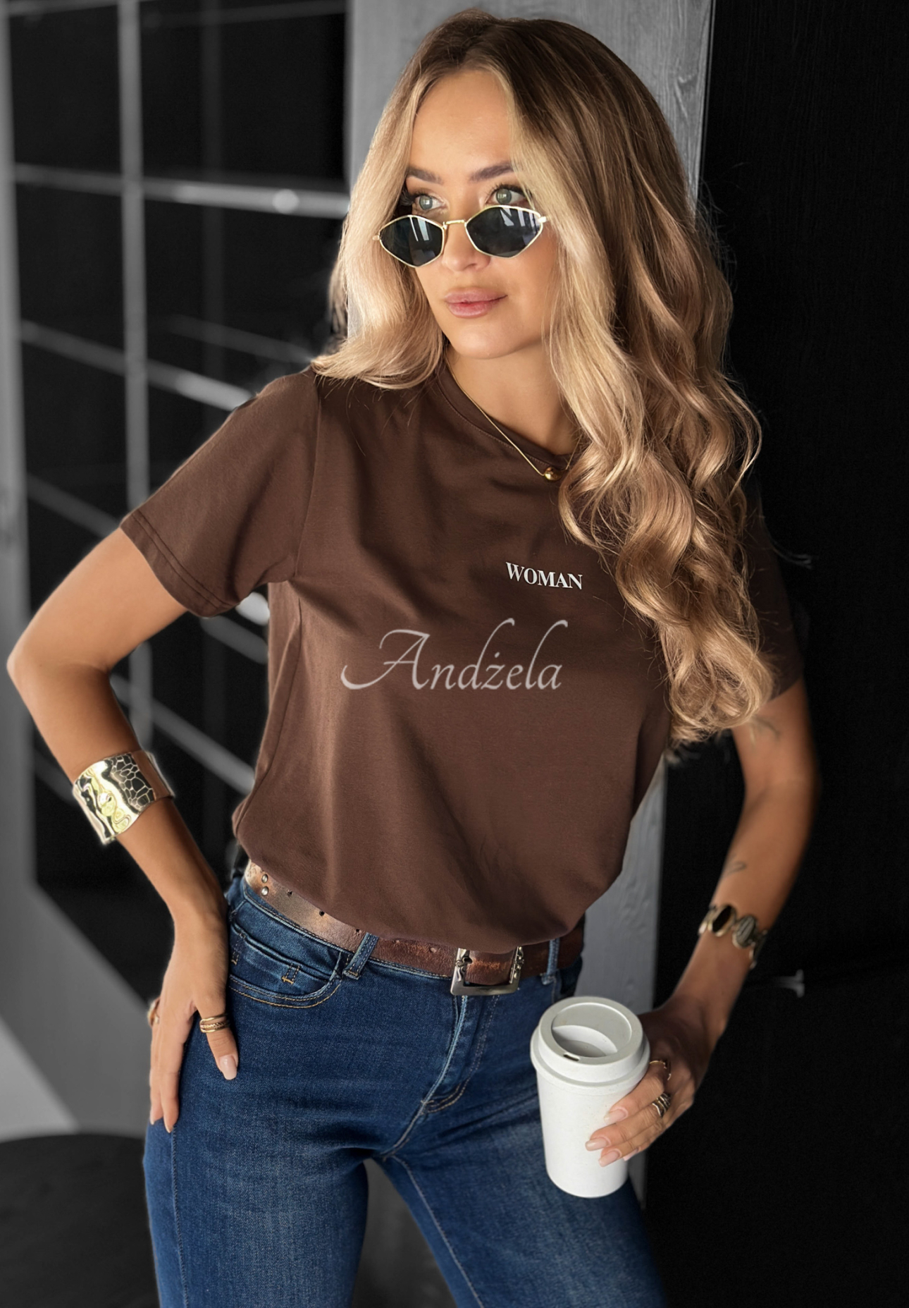 T-Shirt mit Aufdruck Woman Schokoladenbraun