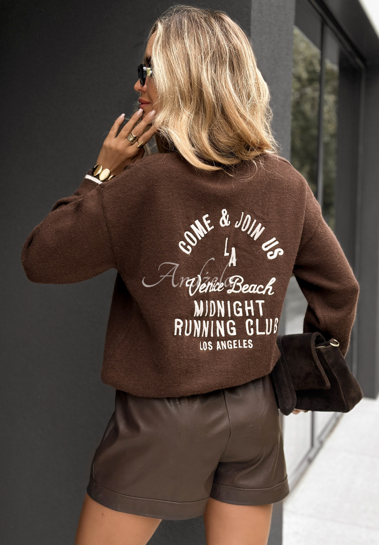 Pullover mit Aufschriften Midnight Running Club Schokoladenbraun