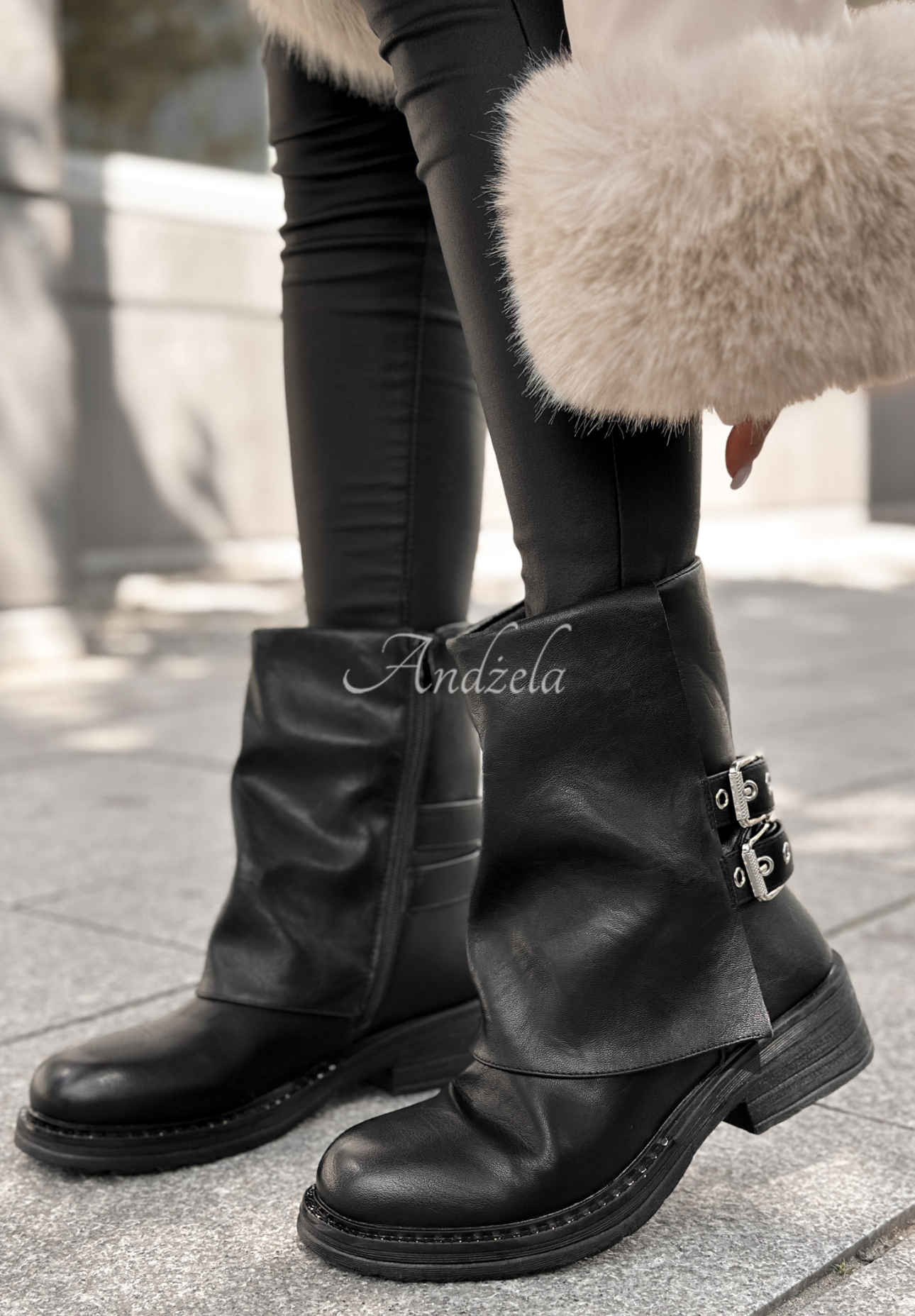 Lederstiefeletten mit Schnallen Talk About You Schwarz