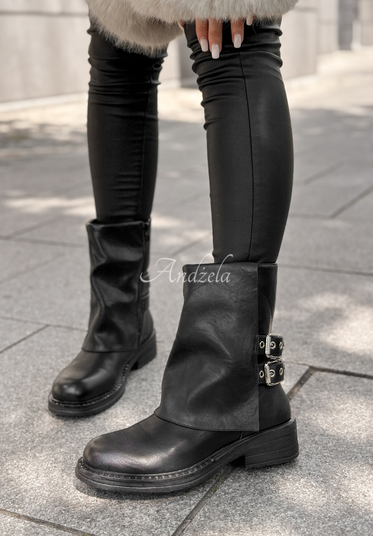 Lederstiefeletten mit Schnallen Talk About You Schwarz