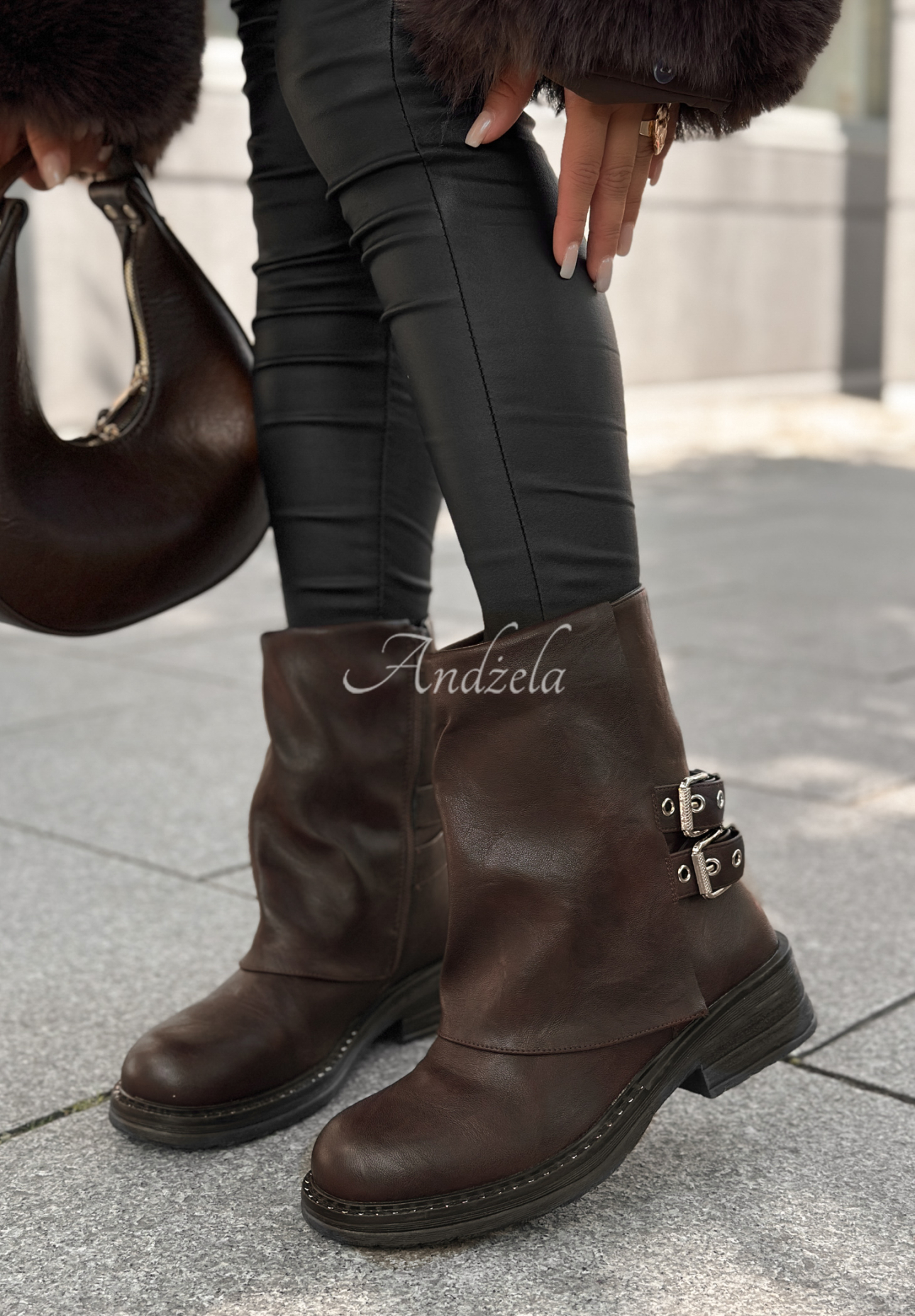 Lederstiefeletten mit Schnallen Talk About You Schokoladenbraun