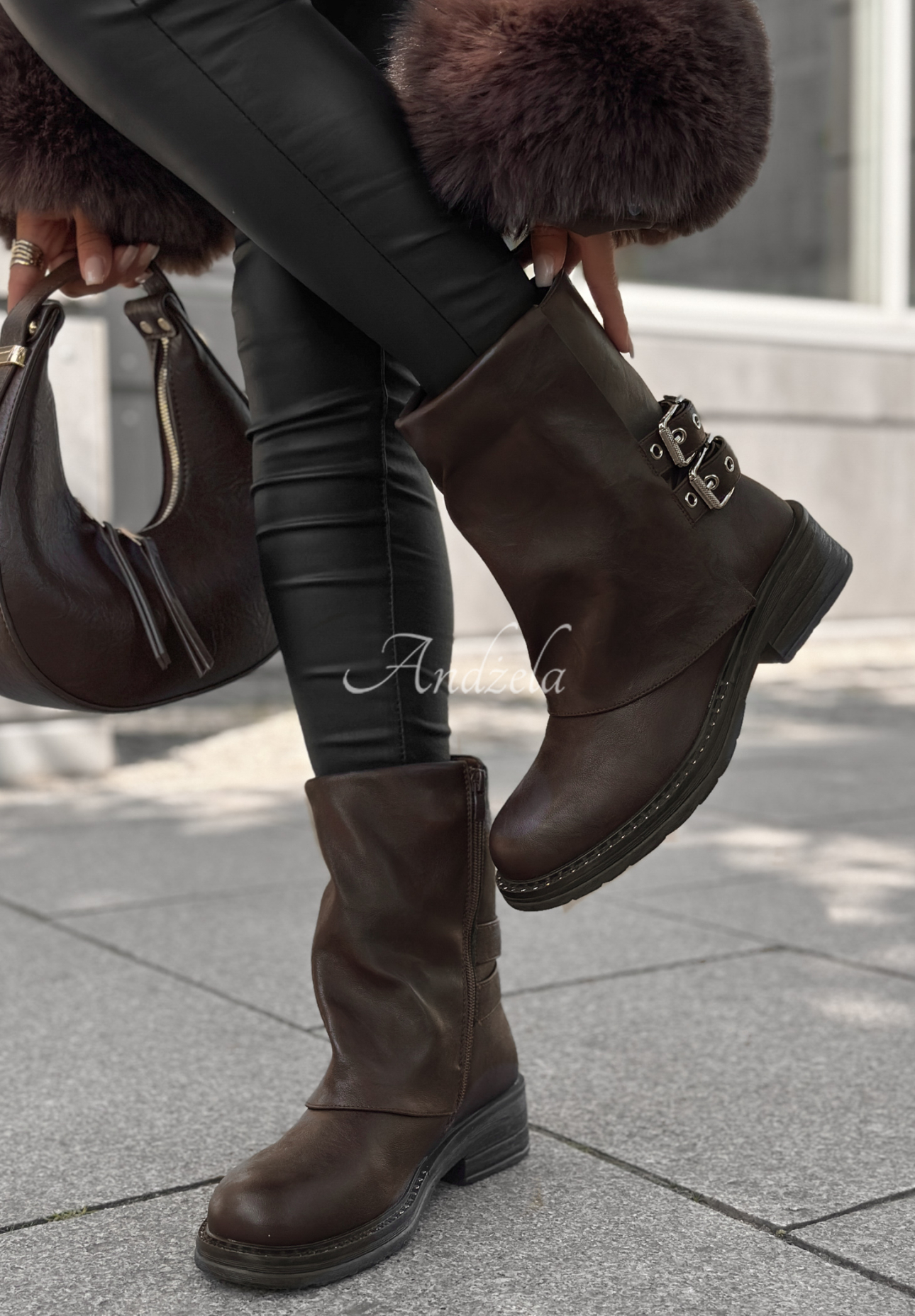 Lederstiefeletten mit Schnallen Talk About You Schokoladenbraun