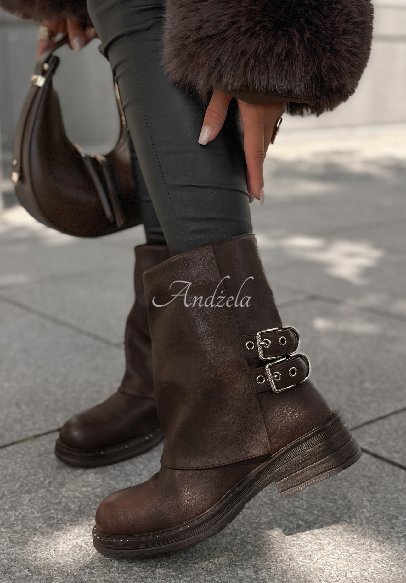 Lederstiefeletten mit Schnallen Talk About You Schokoladenbraun