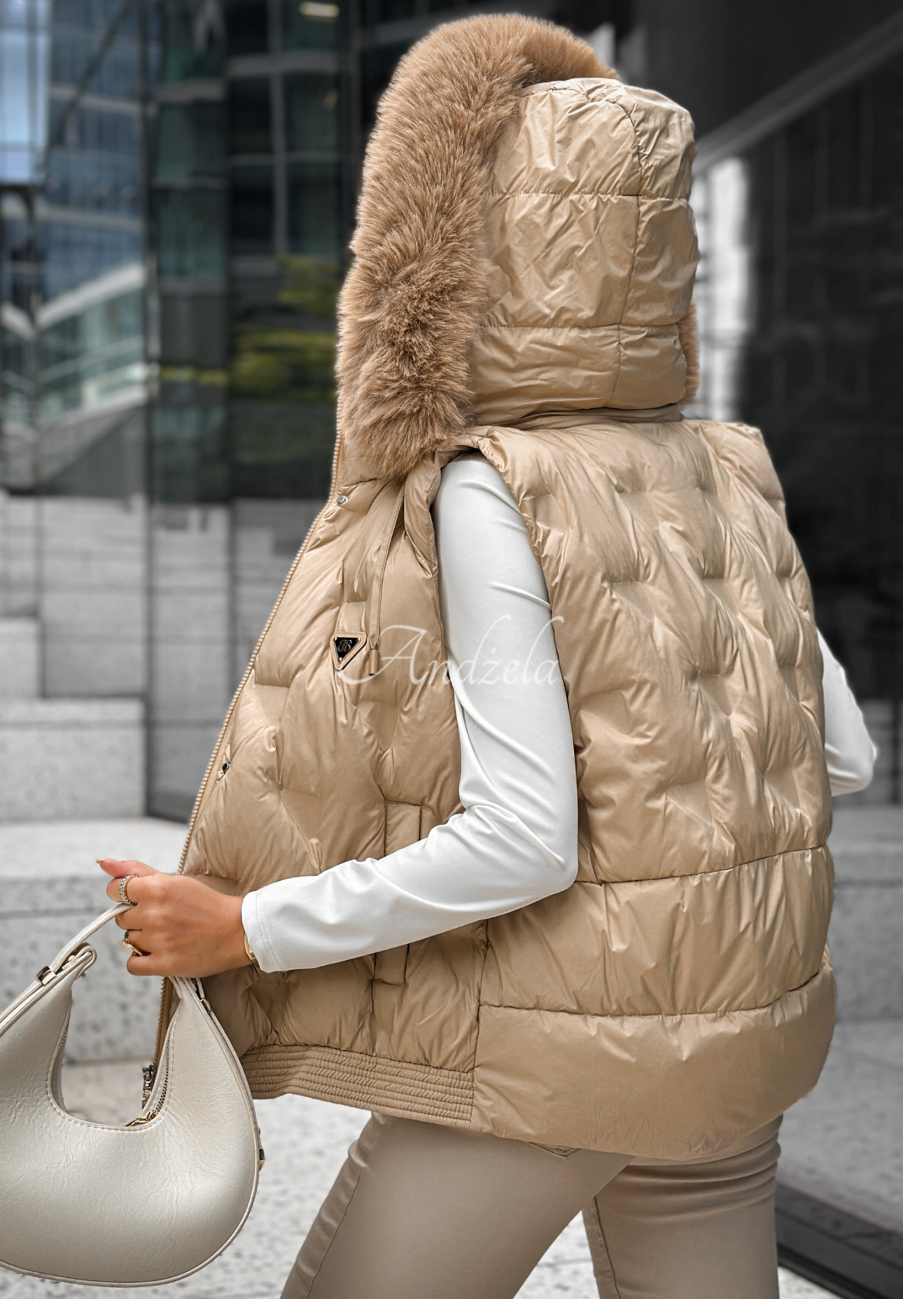 Kurze Weste mit Kapuze By The Window Beige