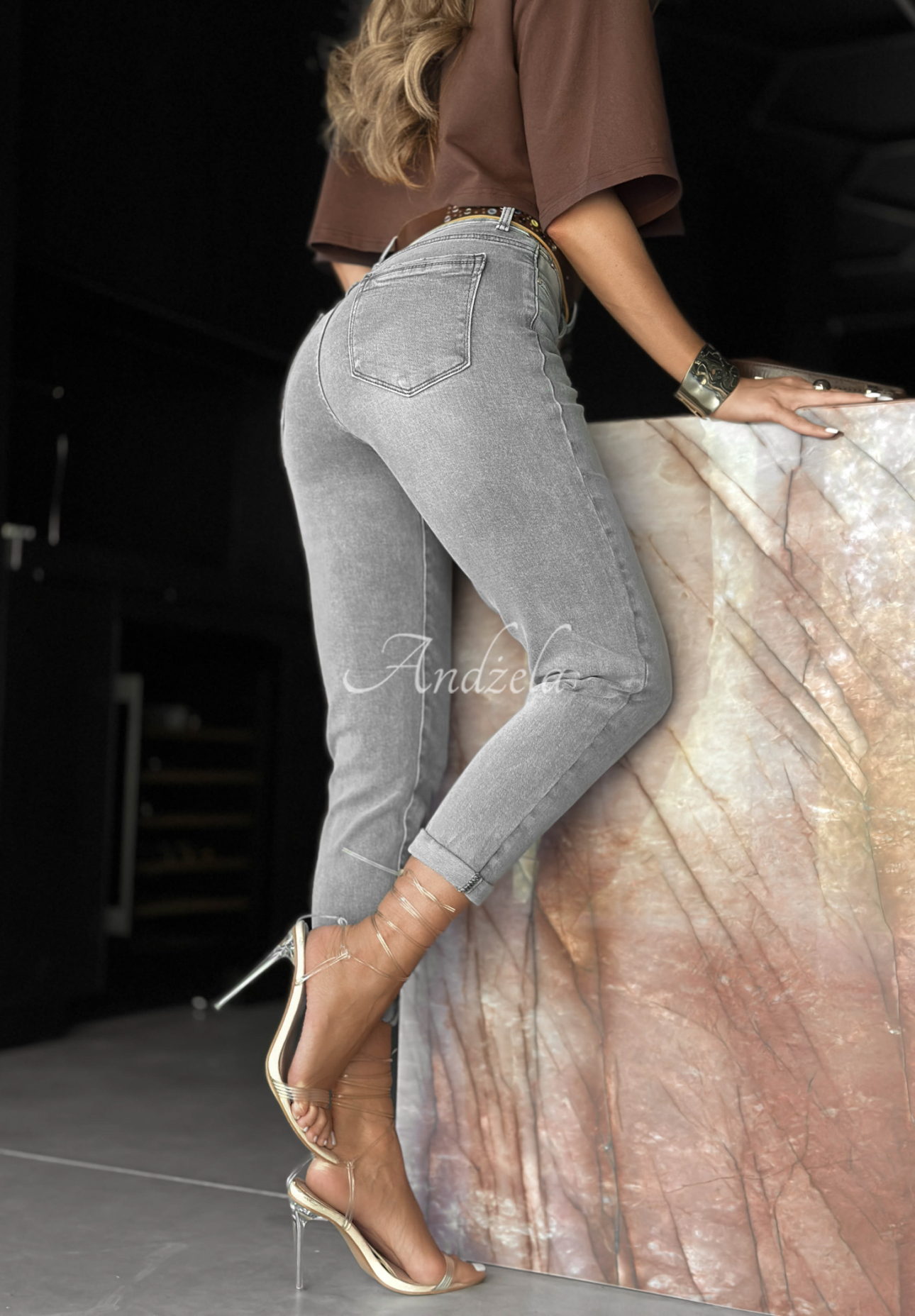Mom-Fit-Jeans mit Gürtel Still The Same Dunkelgrau