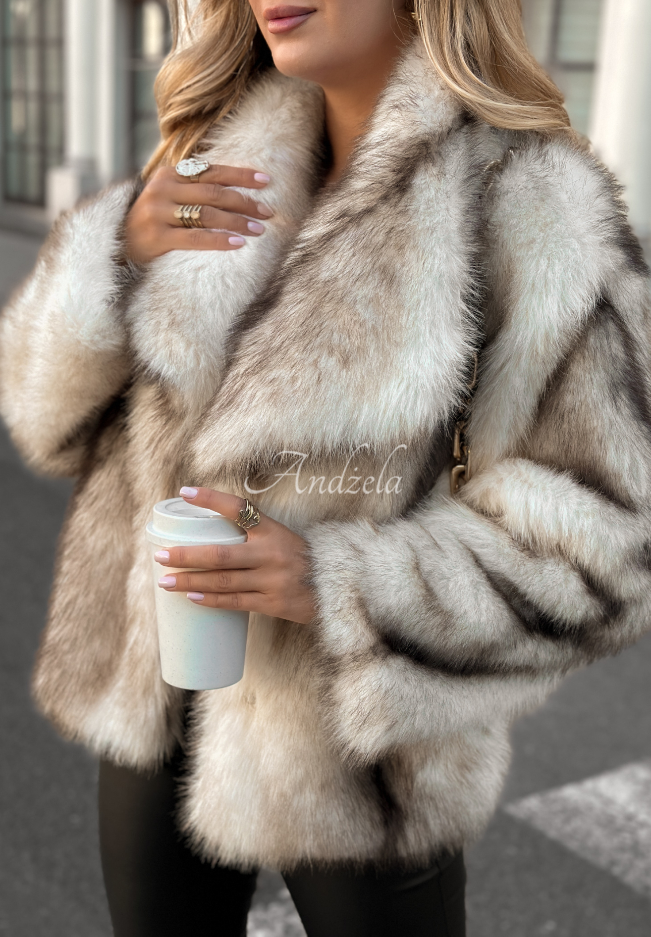 Kurzer Pelzmantel mit Kragen Pumpkin Latte Beige