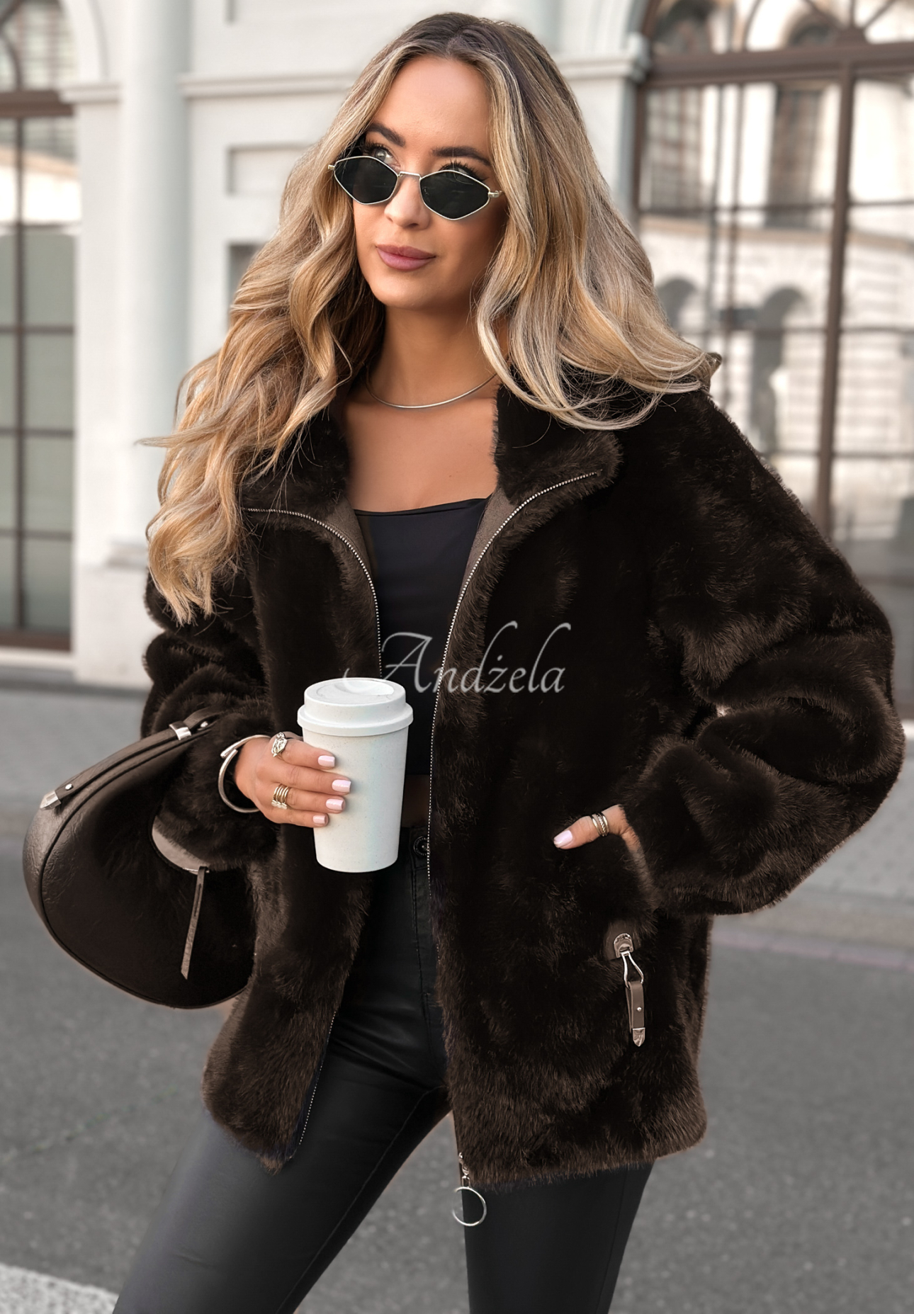 Kurze Pelzjacke White Raven Schokoladenbraun