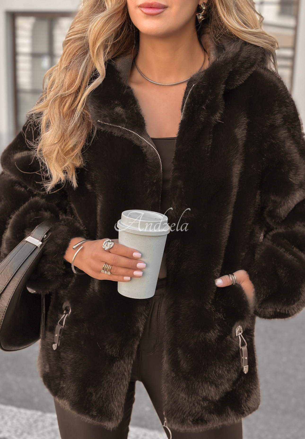 Kurze Pelzjacke White Raven Schokoladenbraun