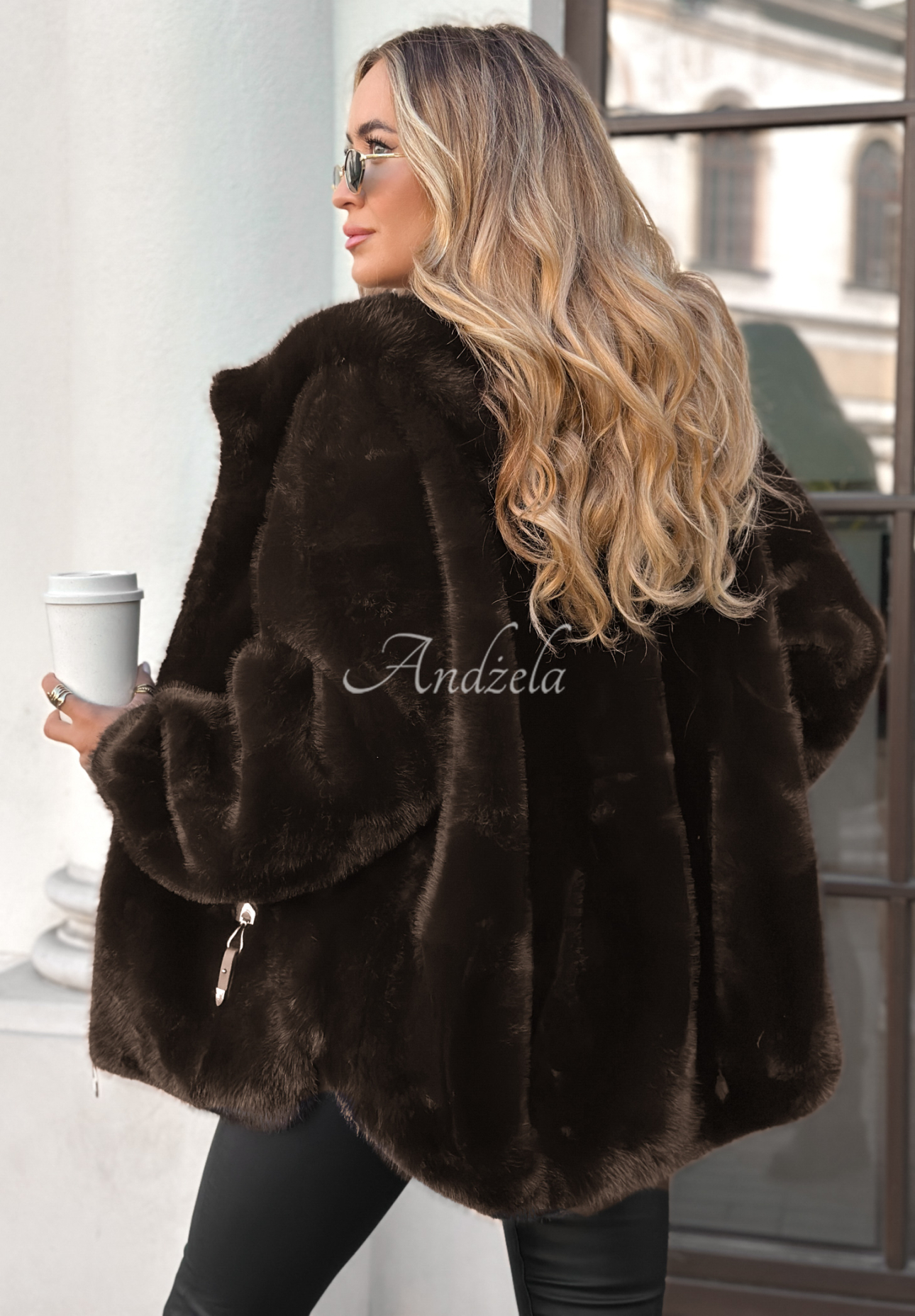 Kurze Pelzjacke White Raven Schokoladenbraun