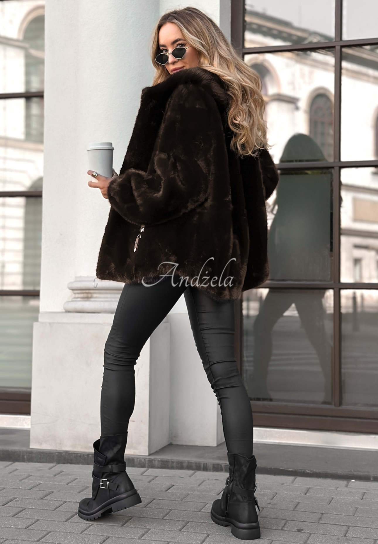 Kurze Pelzjacke White Raven Schokoladenbraun
