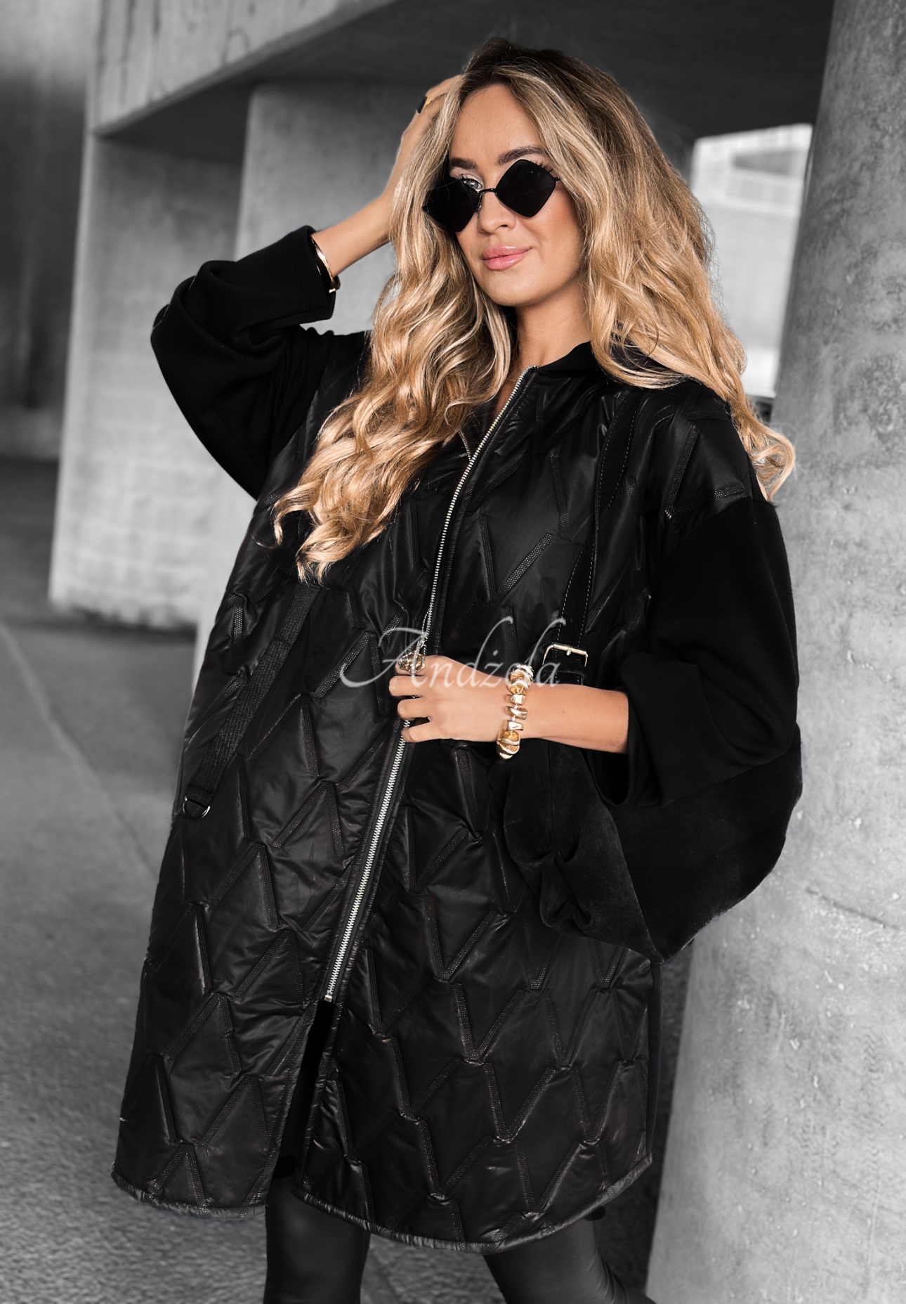 Lange Steppjacke mit Kapuze Through The Day Schwarz
