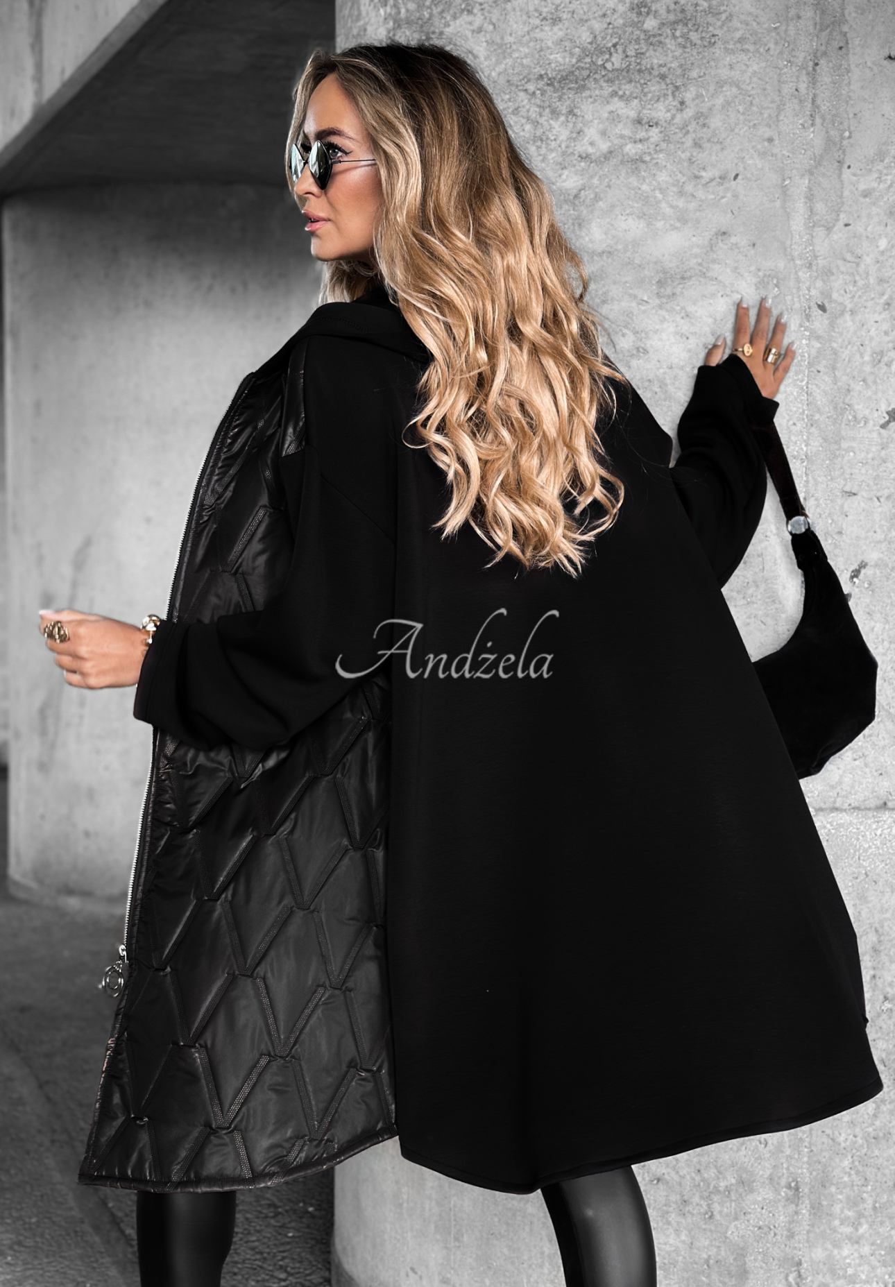 Lange Steppjacke mit Kapuze Through The Day Schwarz