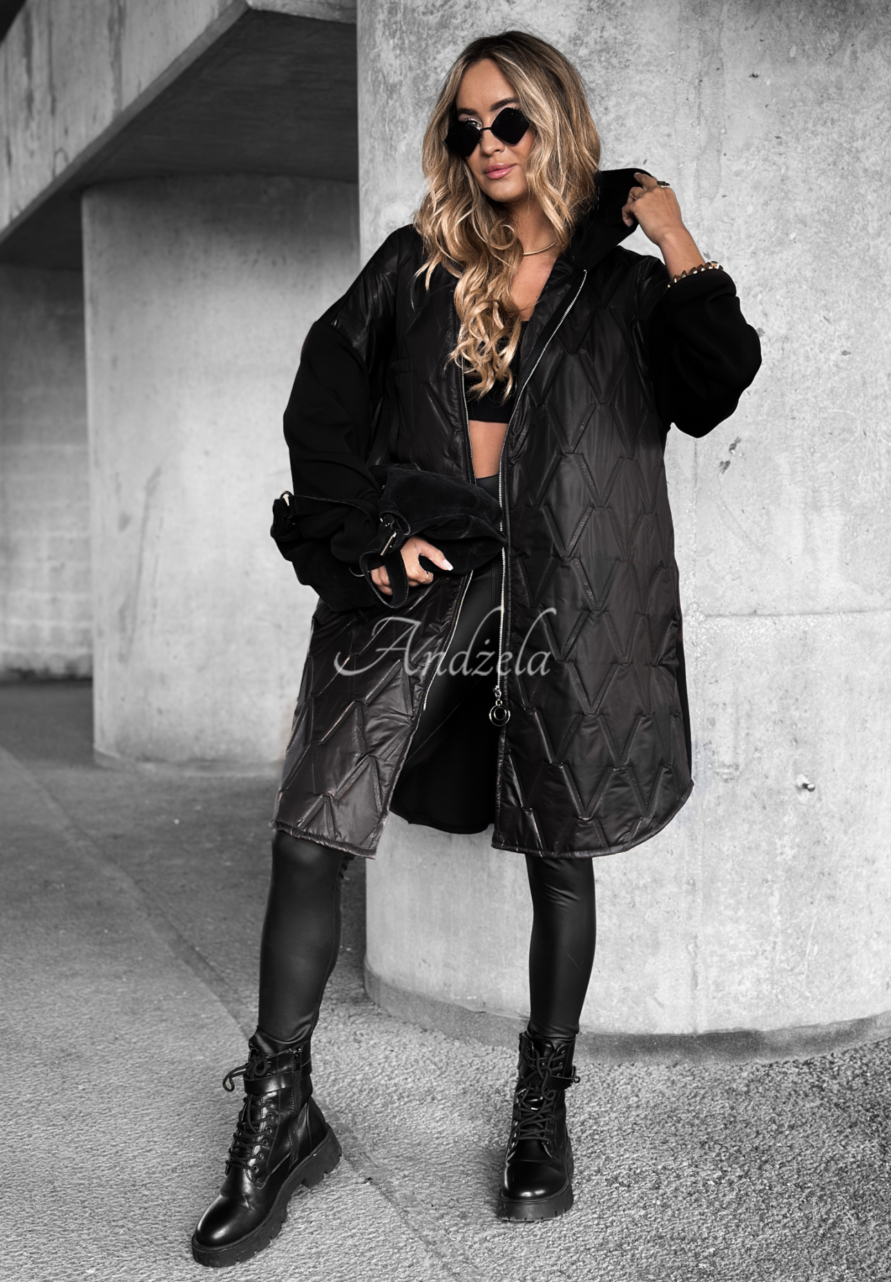 Lange Steppjacke mit Kapuze Through The Day Schwarz