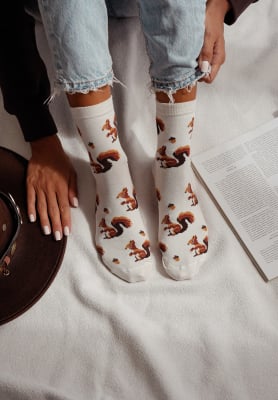 Lange gemusterte Socken Squirrel Ecru