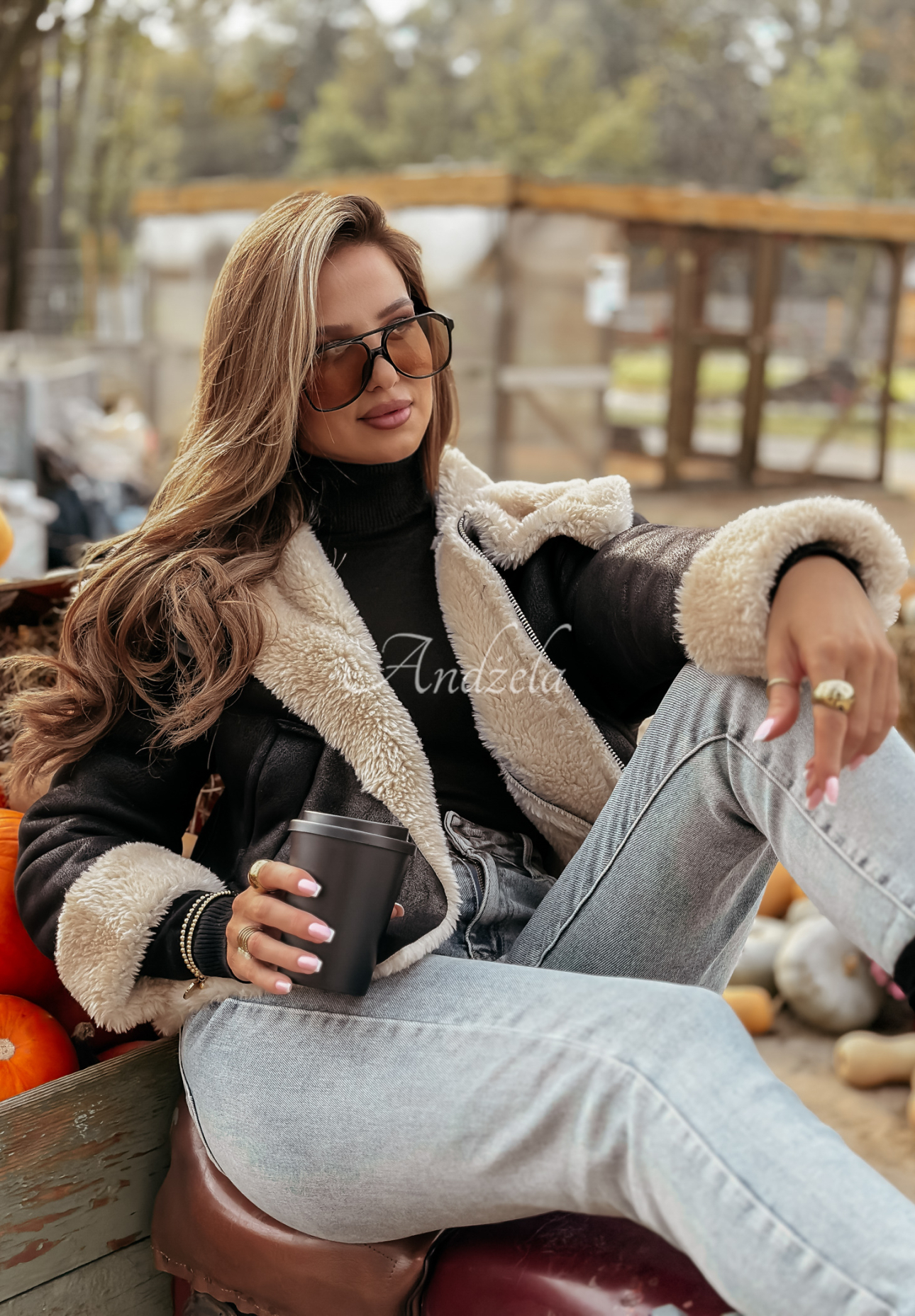 Kurze Wildlederjacke mit Schaffellmantel Mountain Mist Schwarz