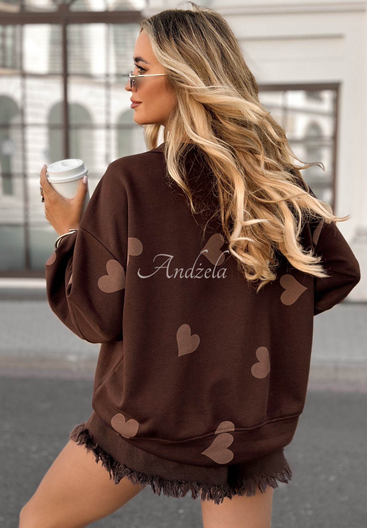 Sweatshirt mit Herzen Spread Love Schokoladenbraun